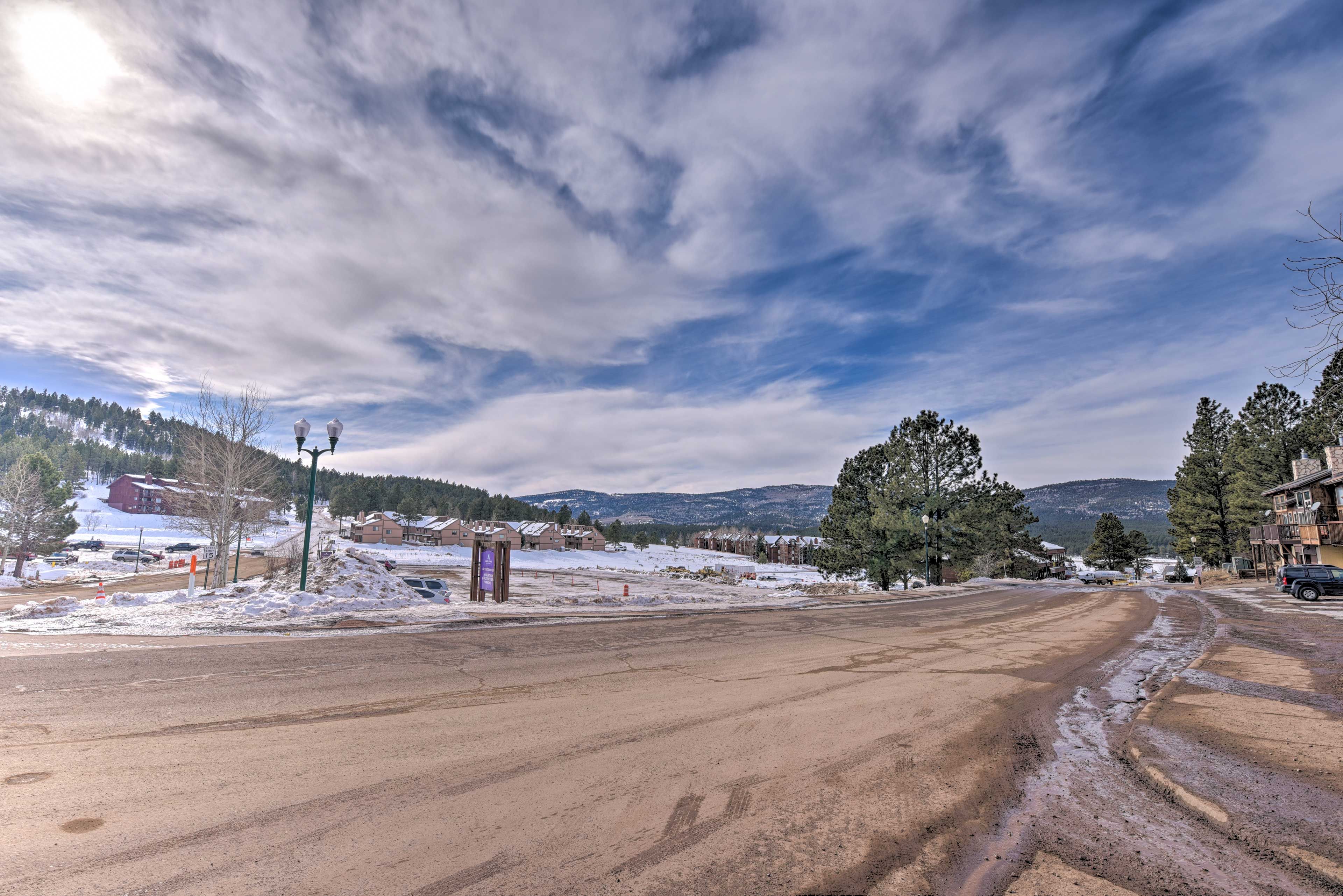2 Blocks to Angel Fire Resort