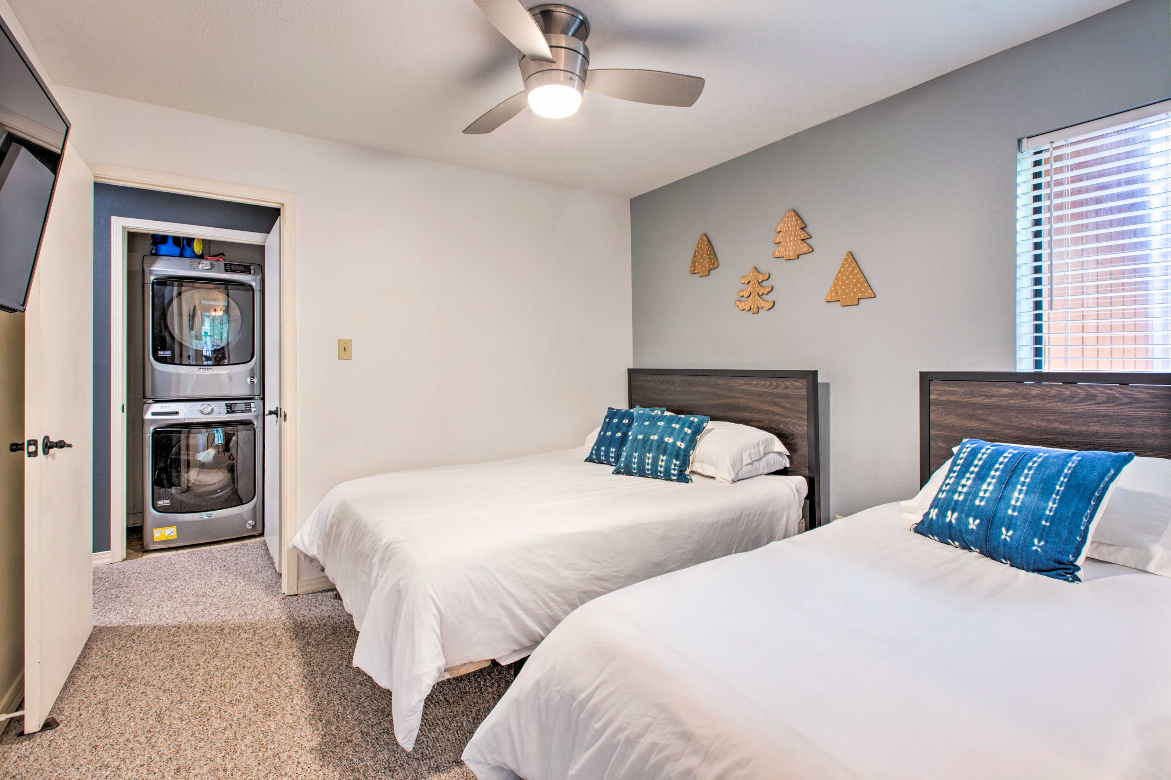 Bedroom 2 | Queen Bed | Twin Bed | 2nd Floor | En-Suite Bathroom