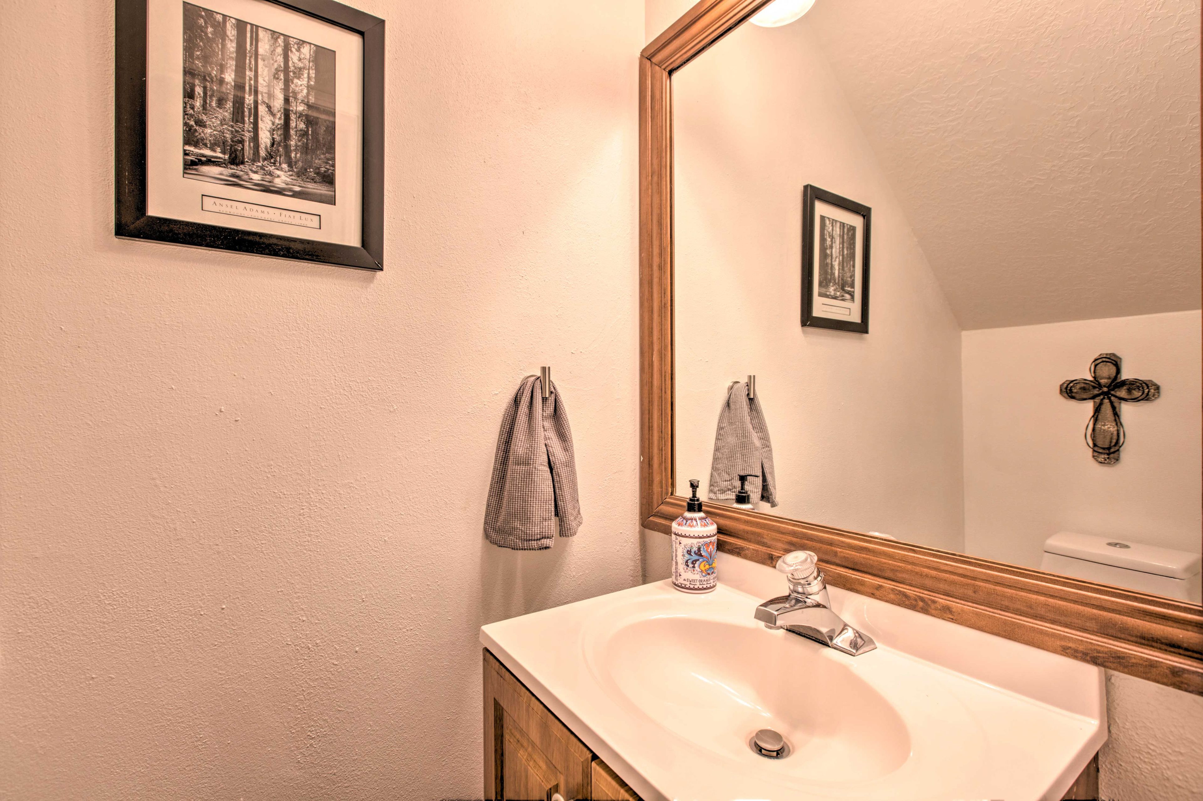 Half Bathroom | 1st Floor