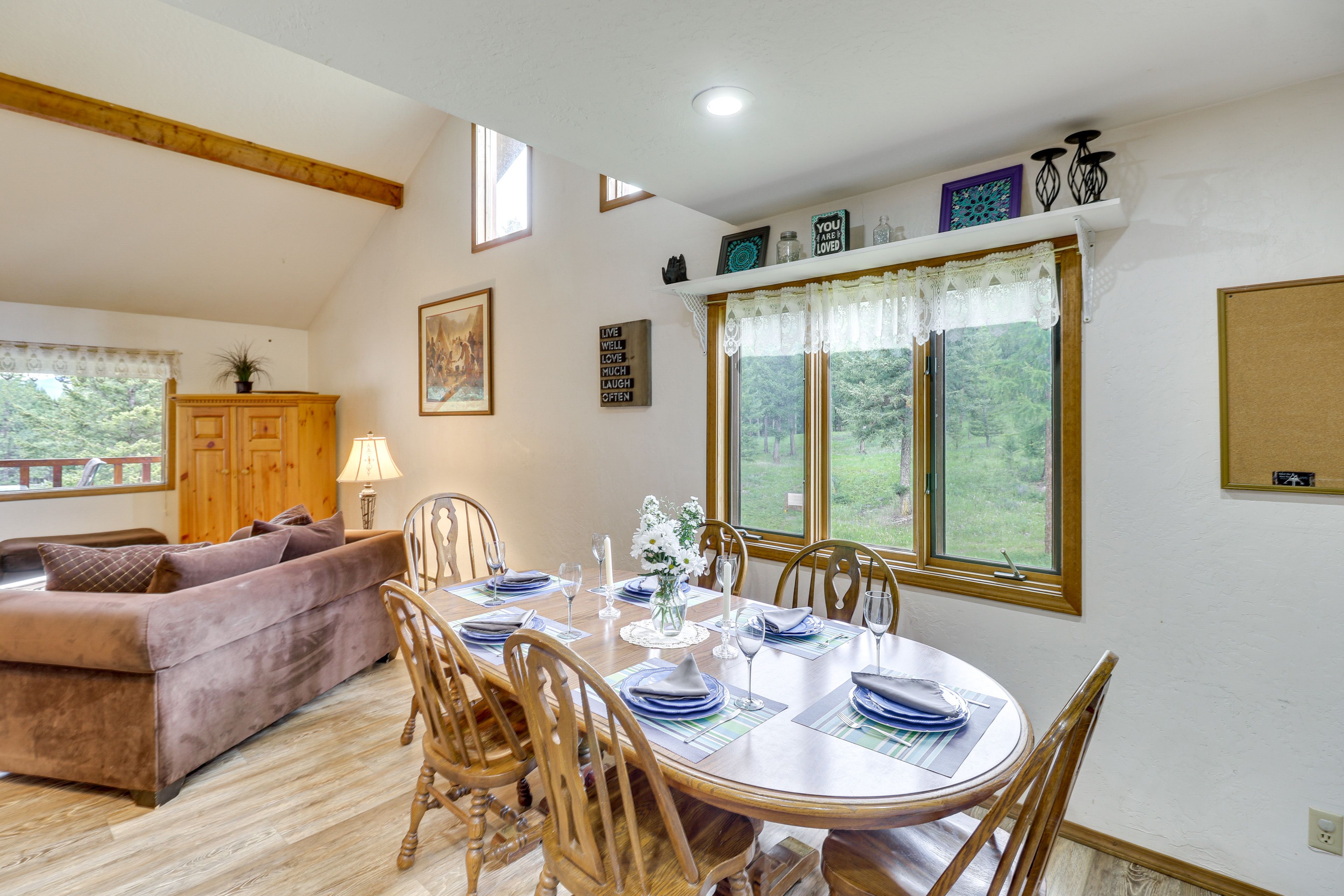 Dining Area | Dishware & Flatware Provided