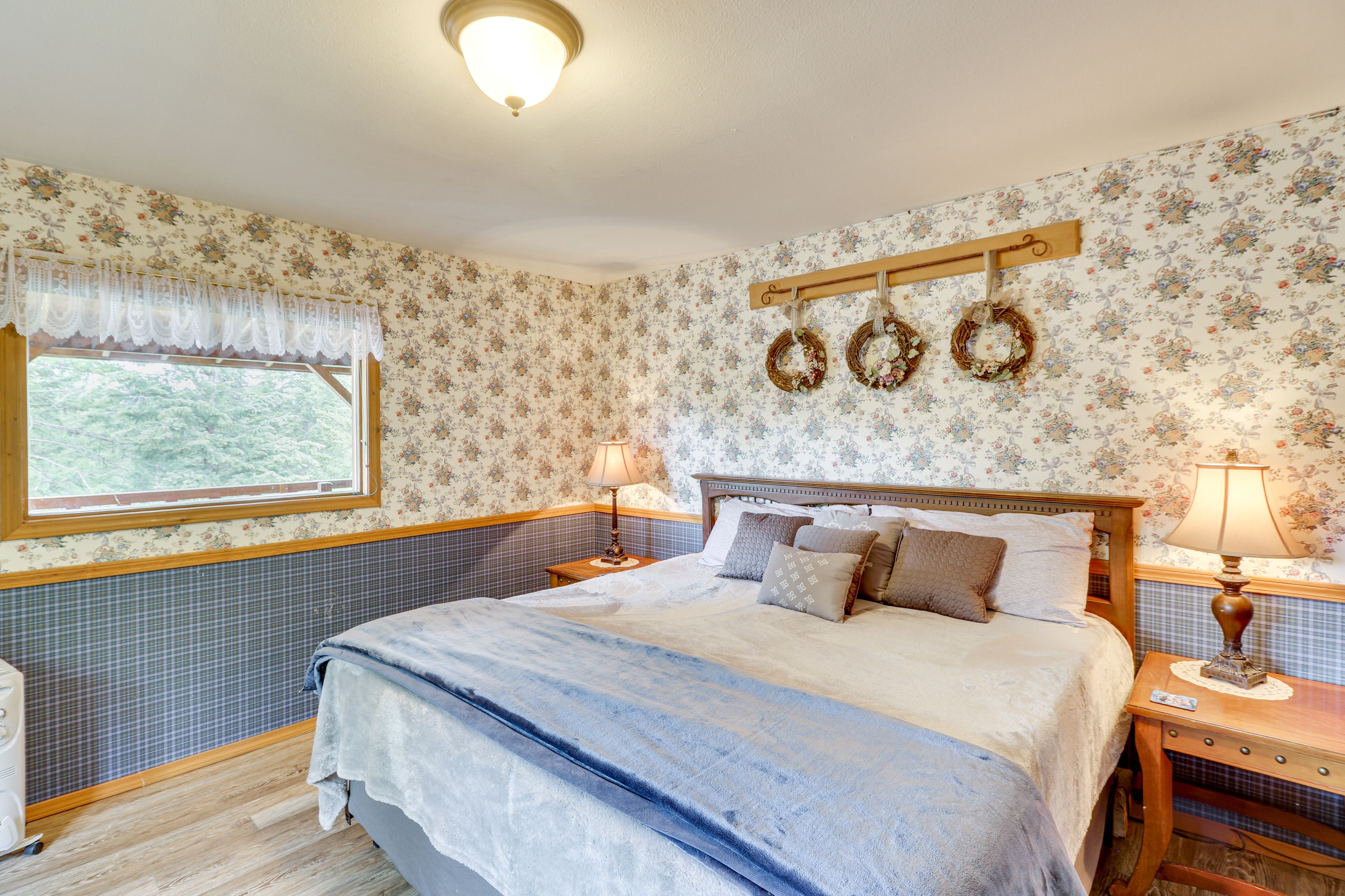 Bedroom 1 | King Bed