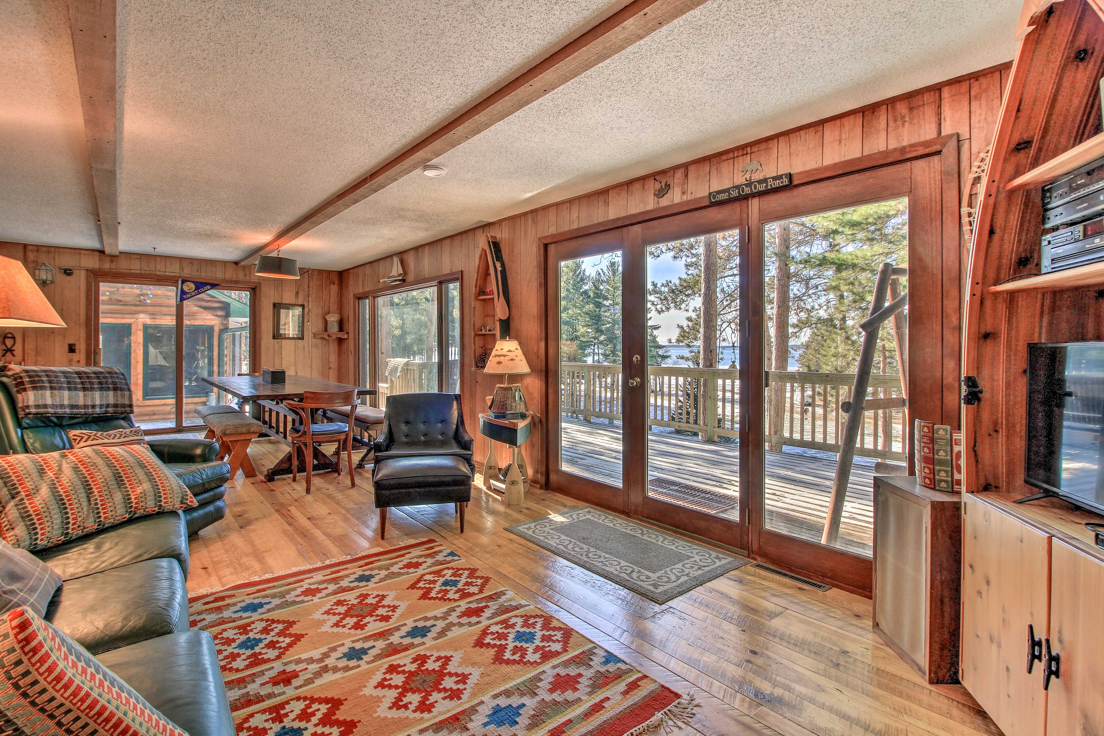 Living Room | Free WiFi | Fireplace | Sleeper Sofa