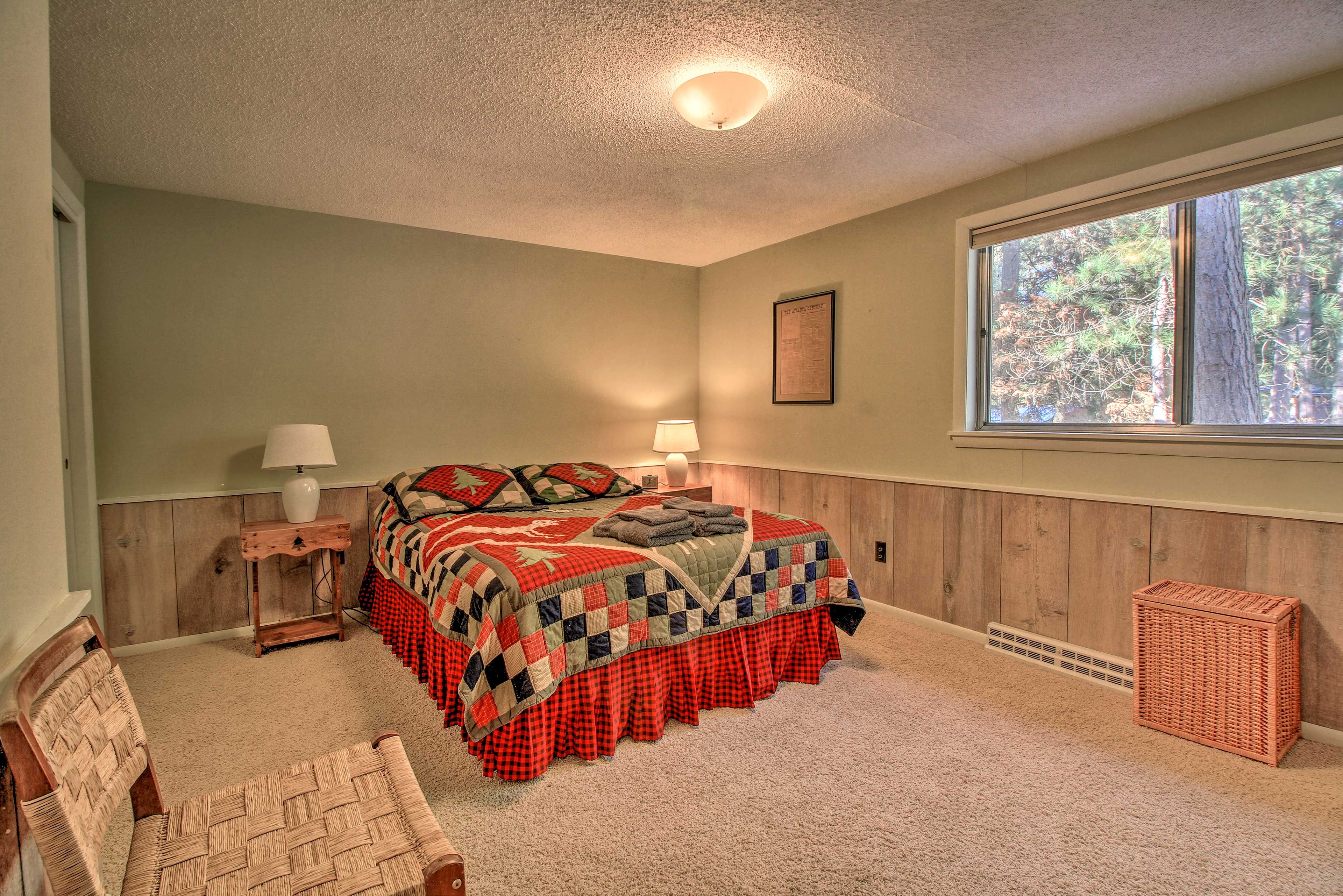 Bedroom 1 | Queen Bed