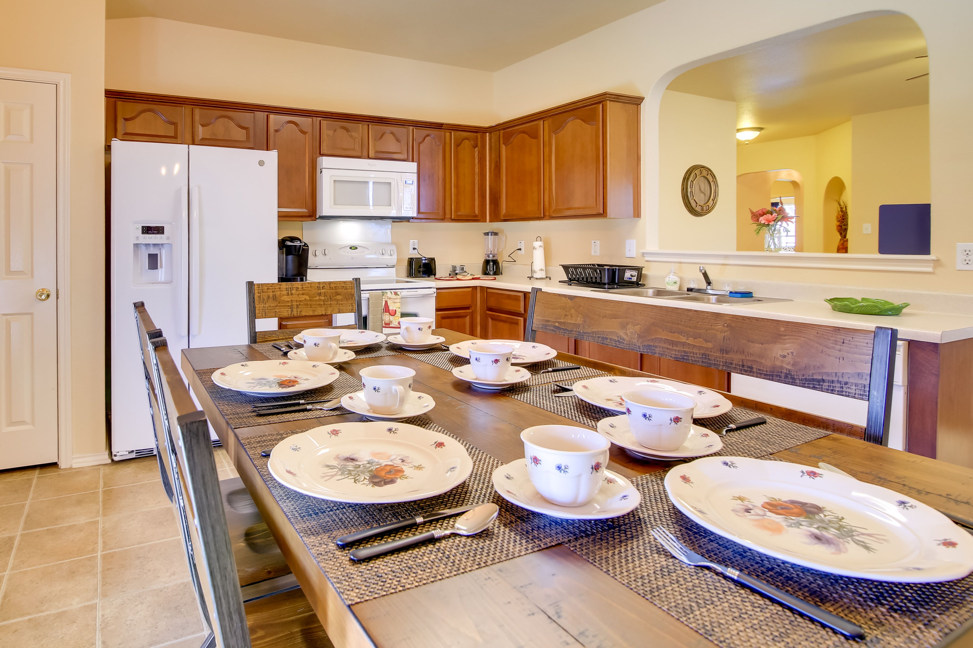 Dining Area & Kitchen