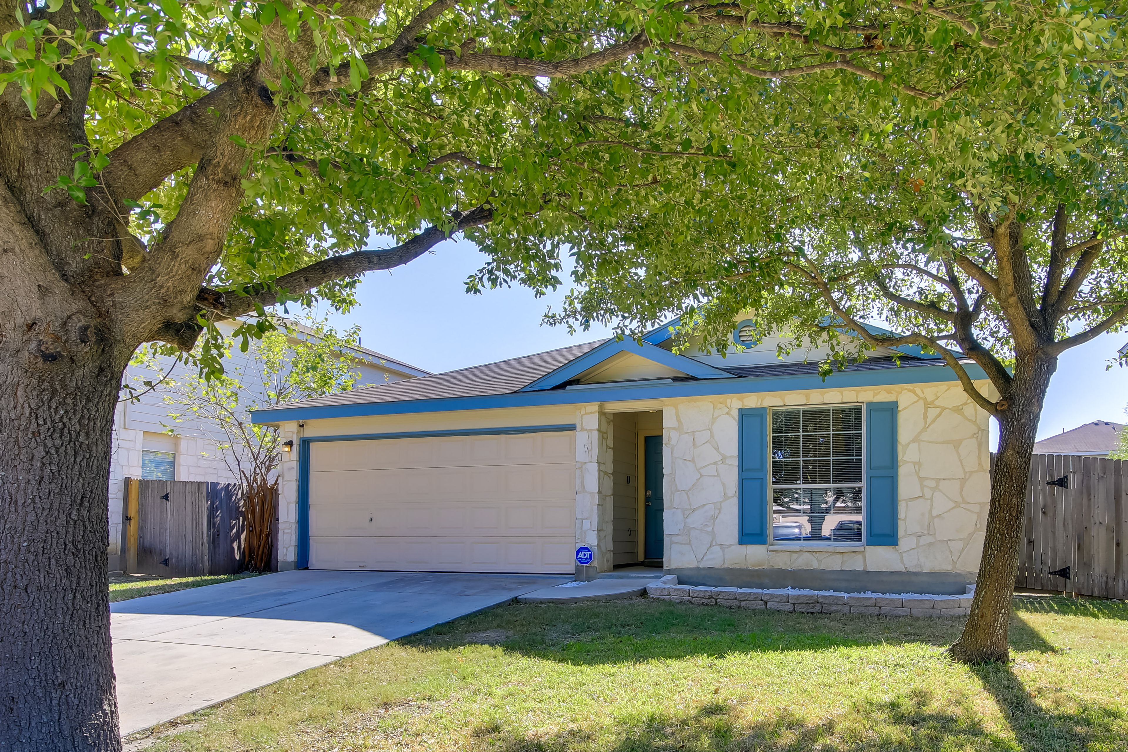 San Antonio Vacation Rental | 3BR | 2BA | 1,380 Sq Ft | Steps Required