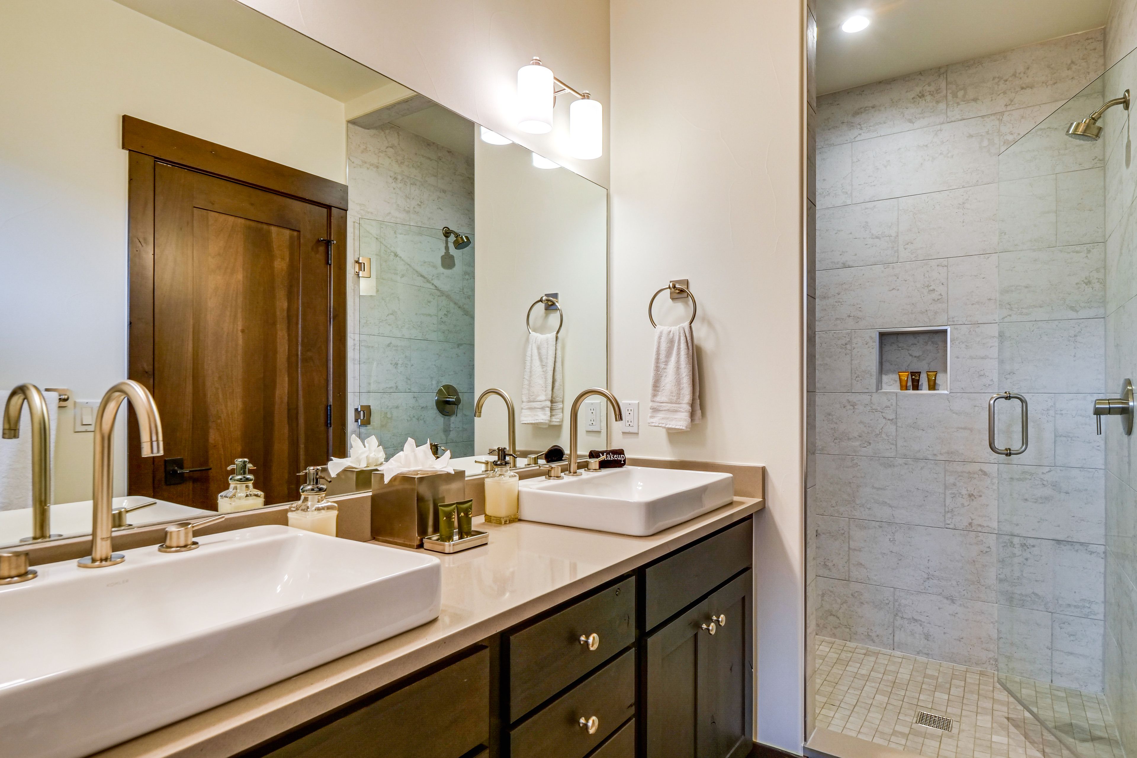 Full Bathroom | Main Floor
