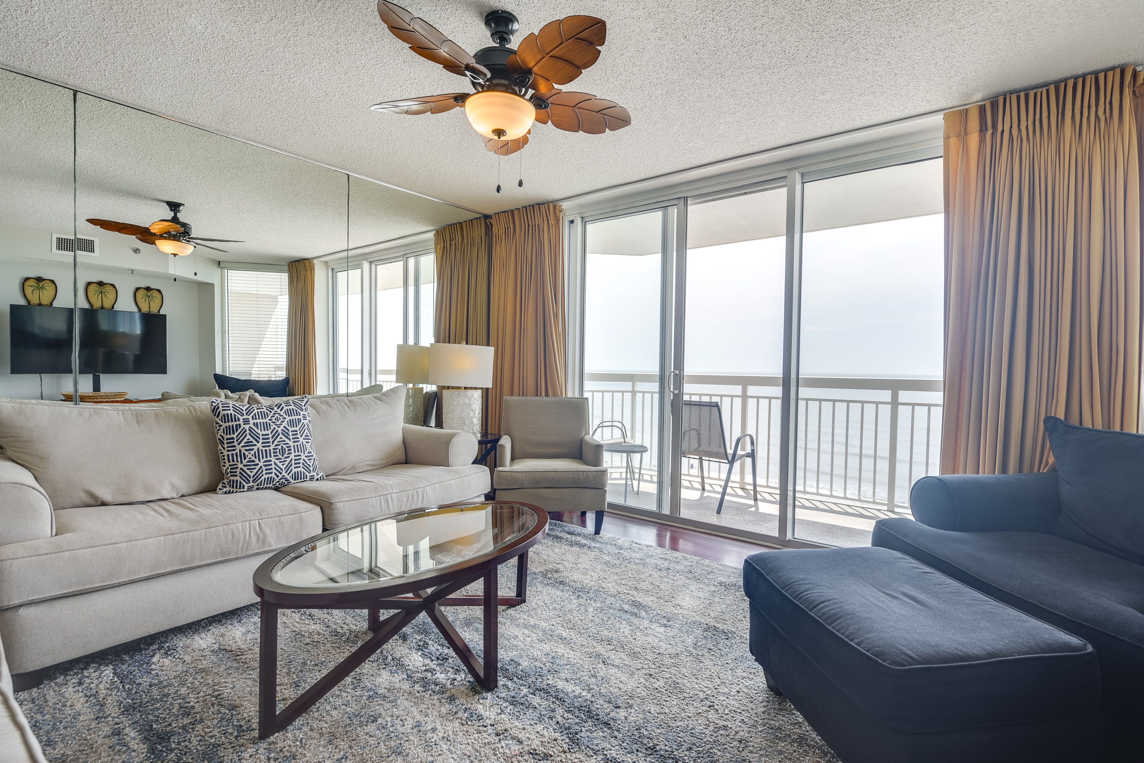 Living Room | Central A/C & Heating | Free WiFi