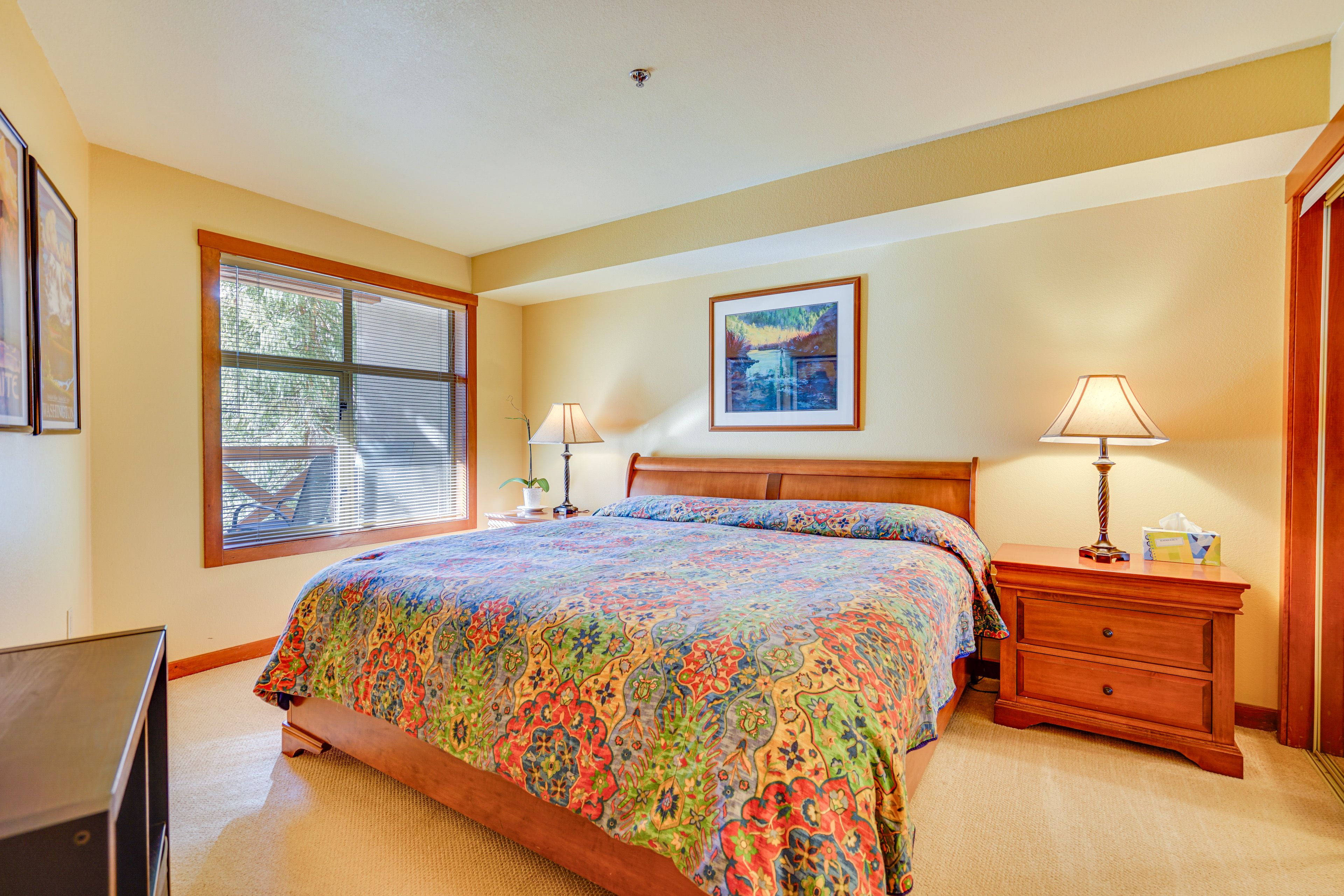 Bedroom | King Bed | En-Suite Bathroom
