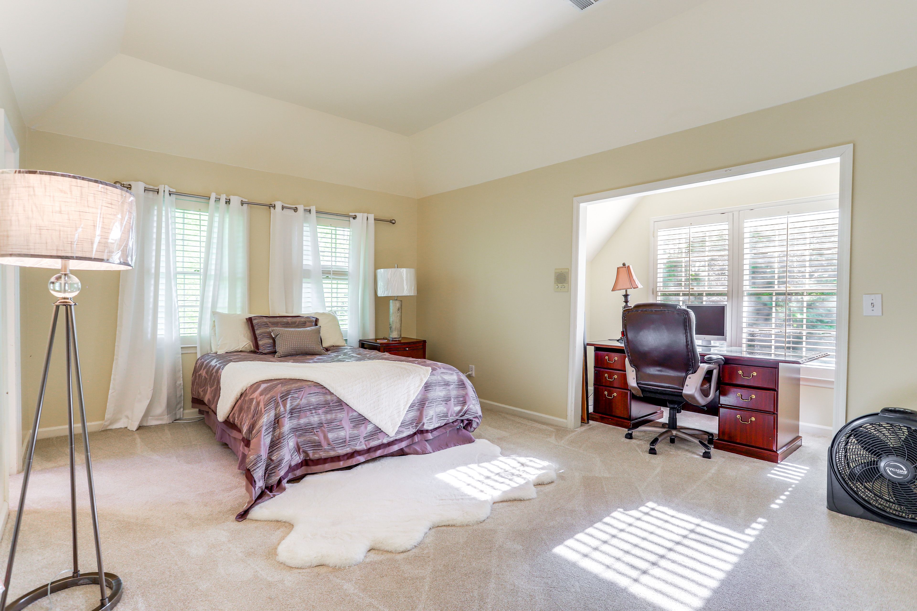 Bedroom 2 | 2nd Floor | Queen Bed