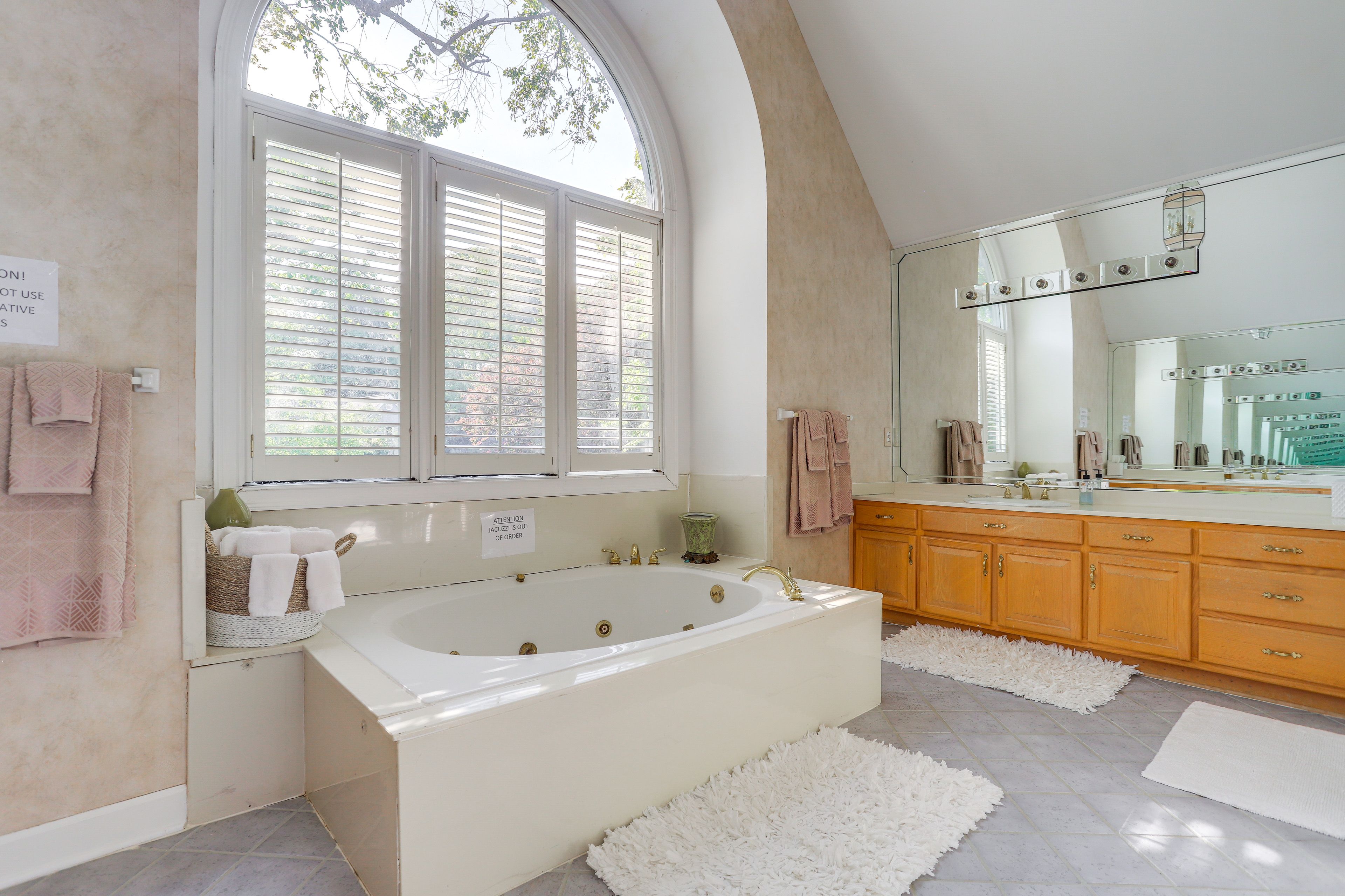 En-Suite Bathroom | 2nd Floor | Complimentary Toiletries