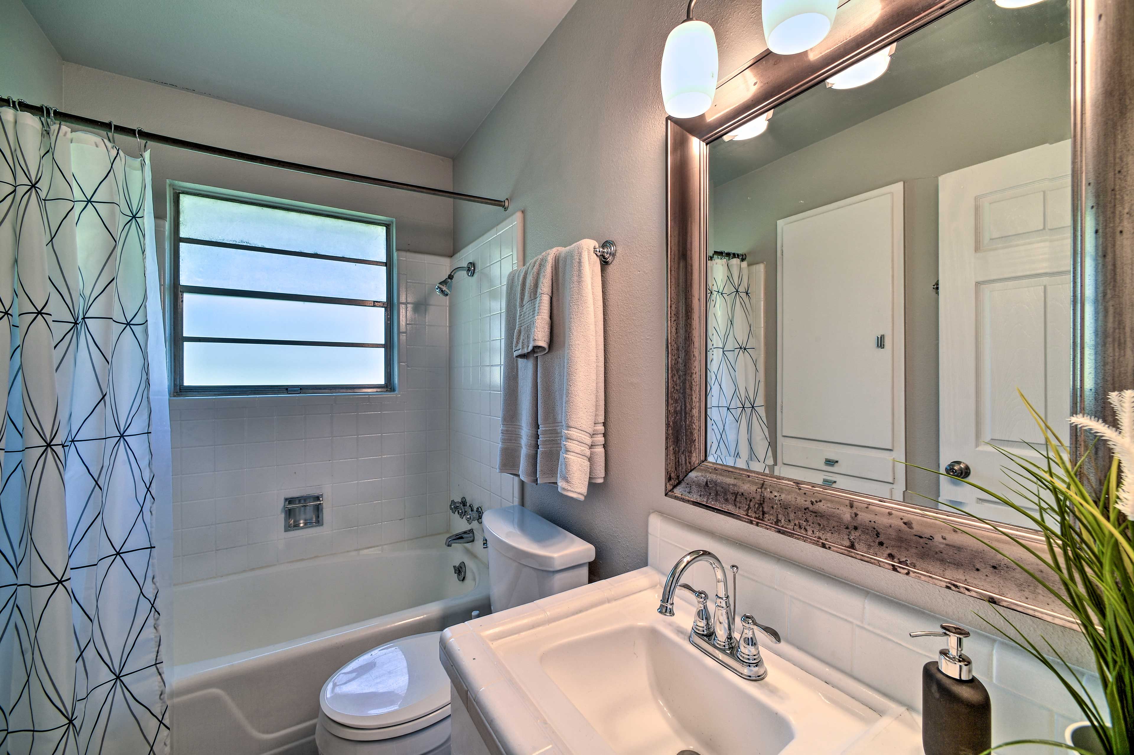 You'll find a shower/tub combo in the second bathroom.