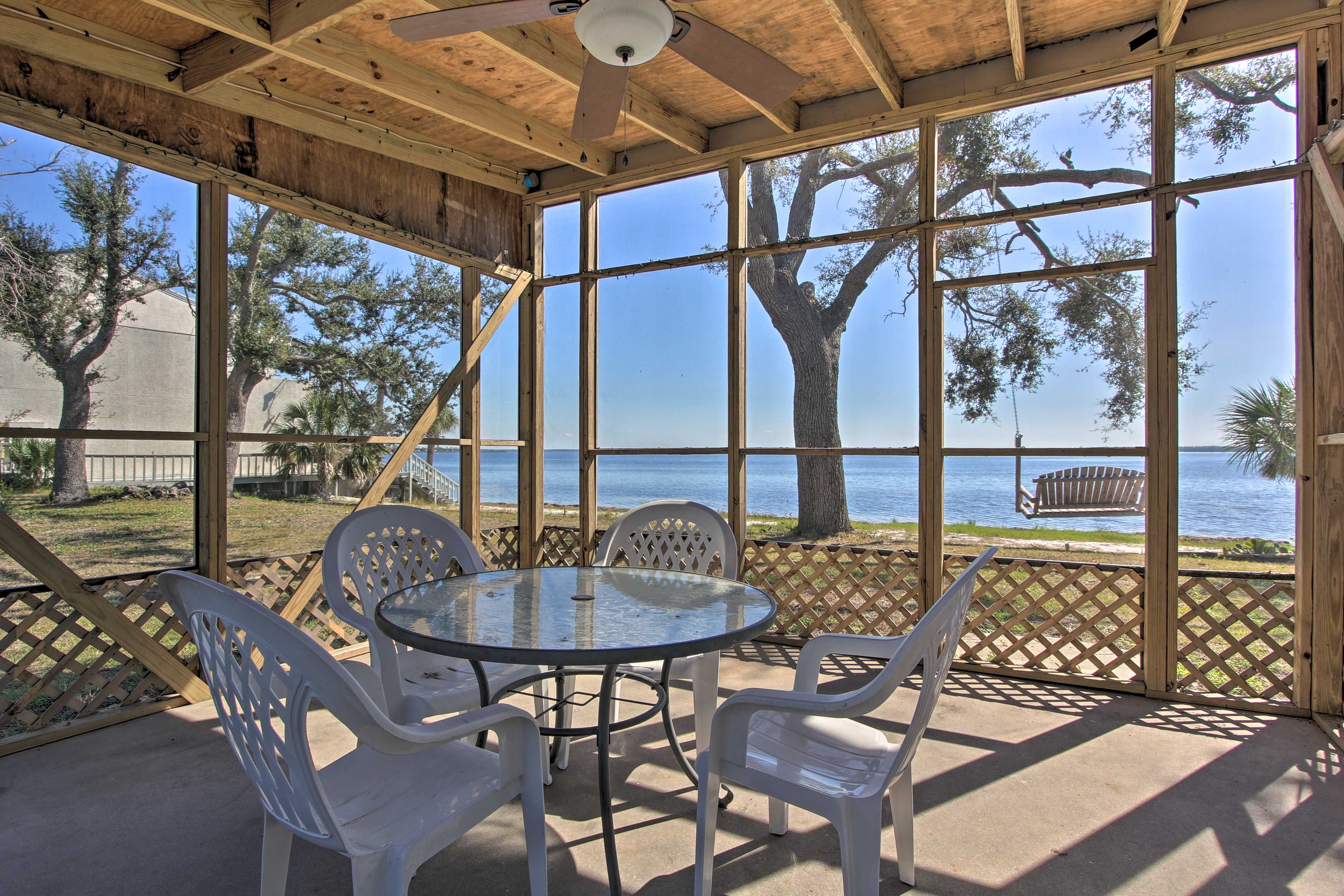Come visit Panama City and stay at this 2-bedroom, 1-bathroom vacation rental!