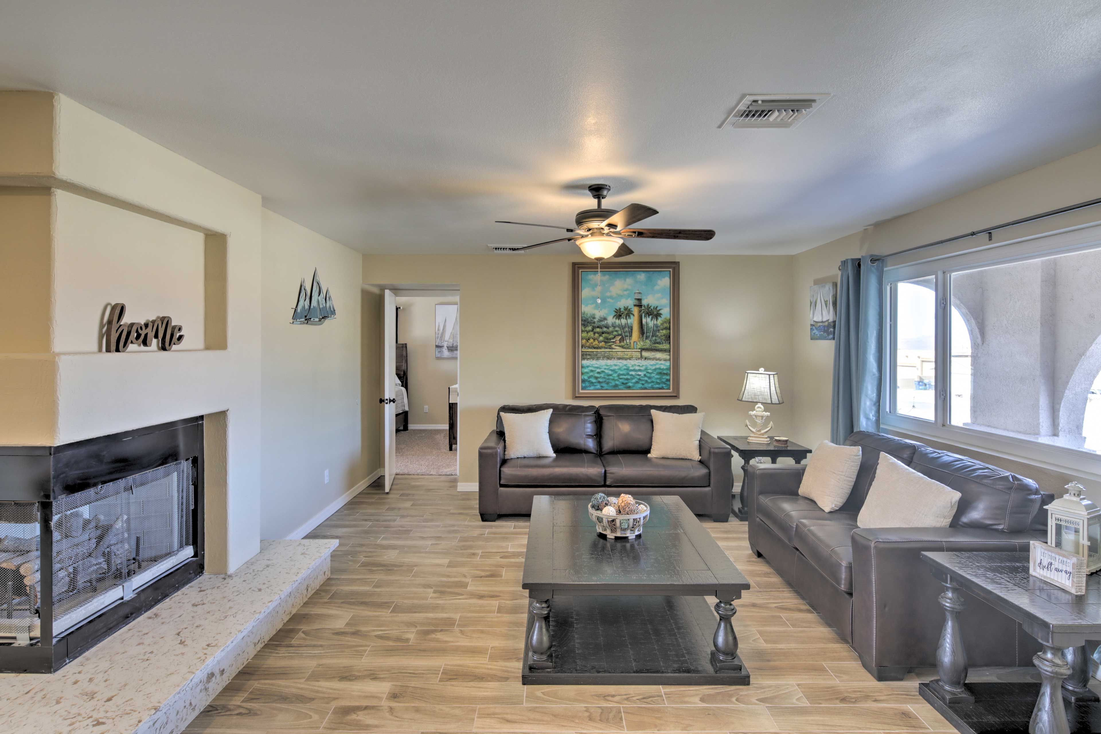 Living Room | Central A/C & Heating | Smart TV | Free WiFi