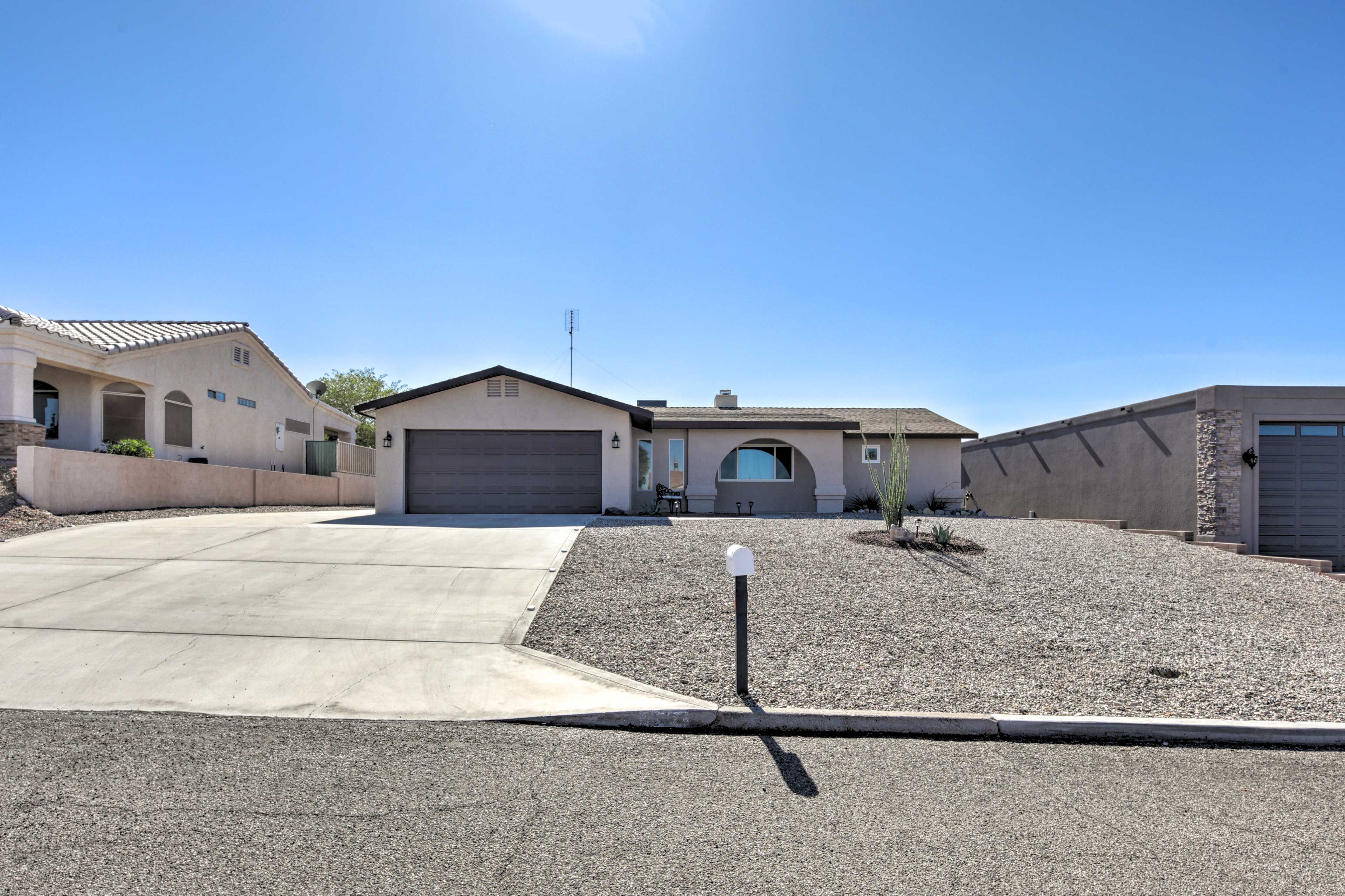 Parking | Driveway (3 Vehicles) | RV/Trailer Parking | Street Parking