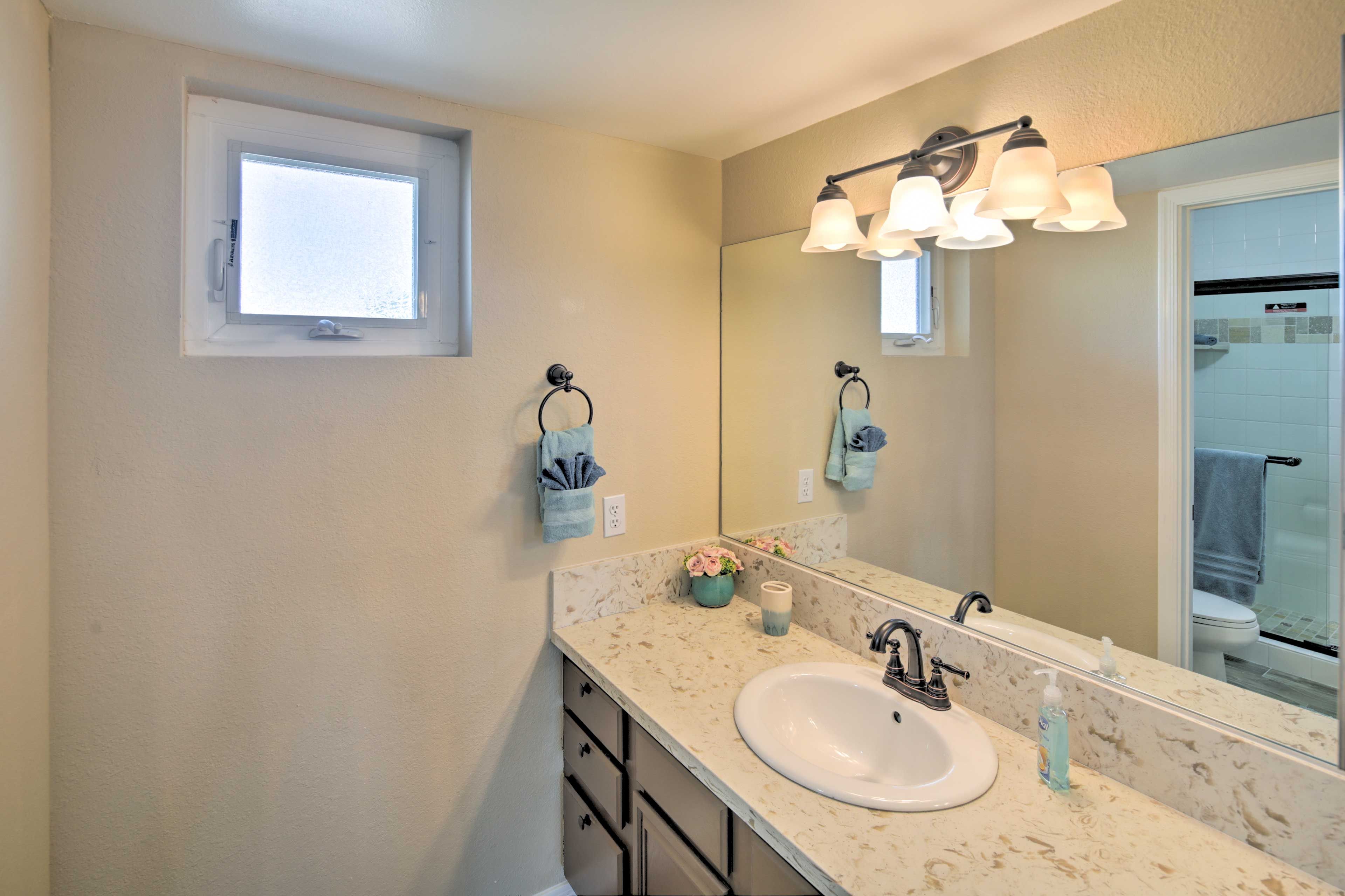 Full Bathroom | Linens & Towels