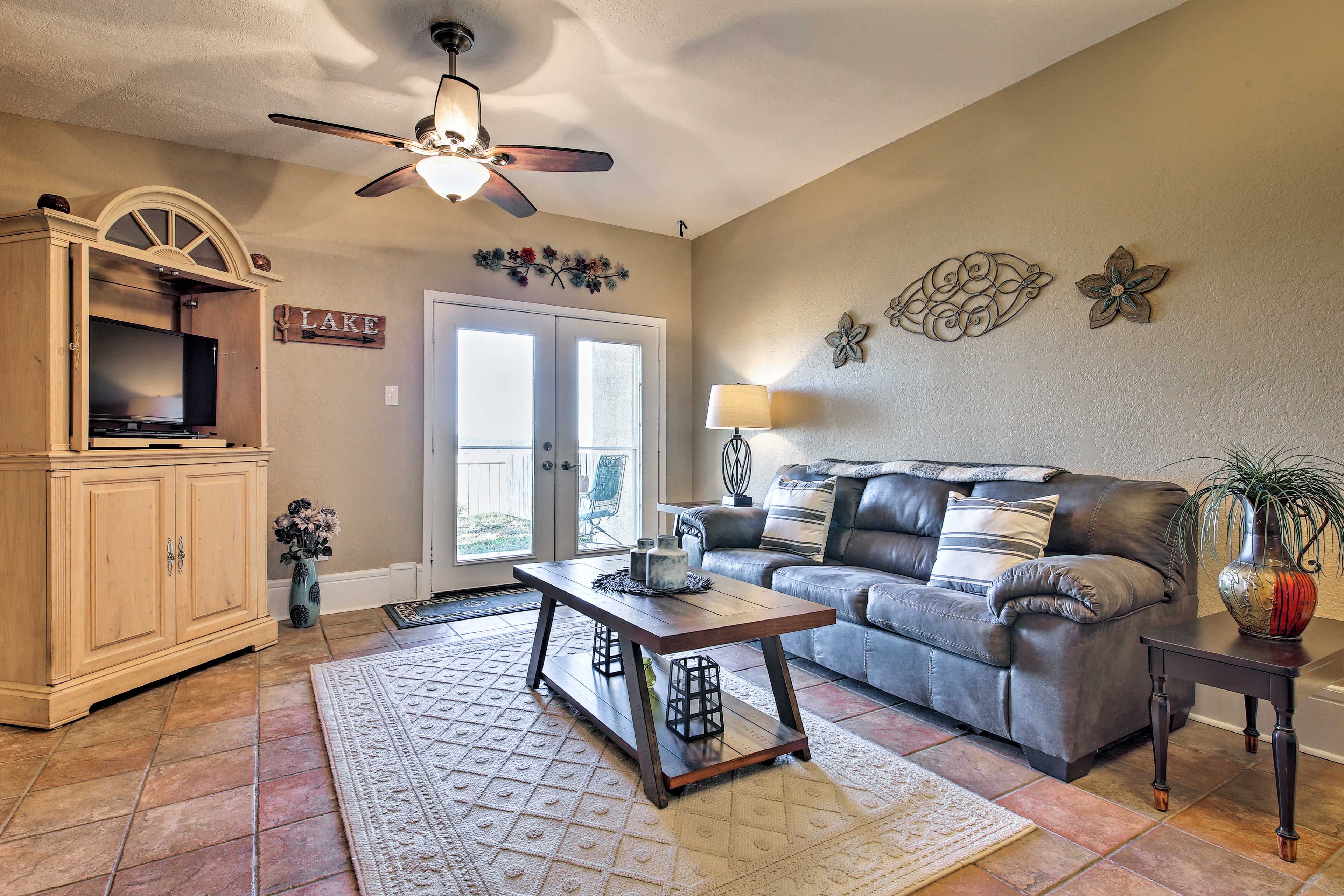 Get ready to live the lake life at this Canyon Lake vacation rental condo!
