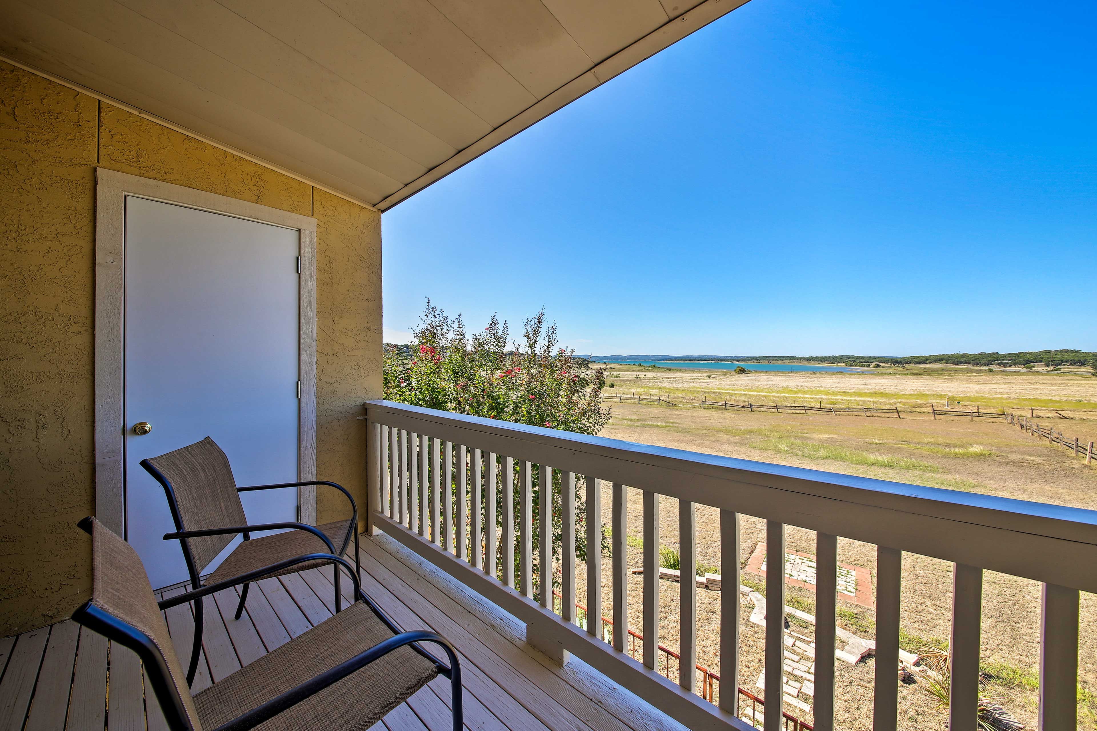 Kick back, relax and enjoy the view at this 1-bedroom, 1-bathroom unit.