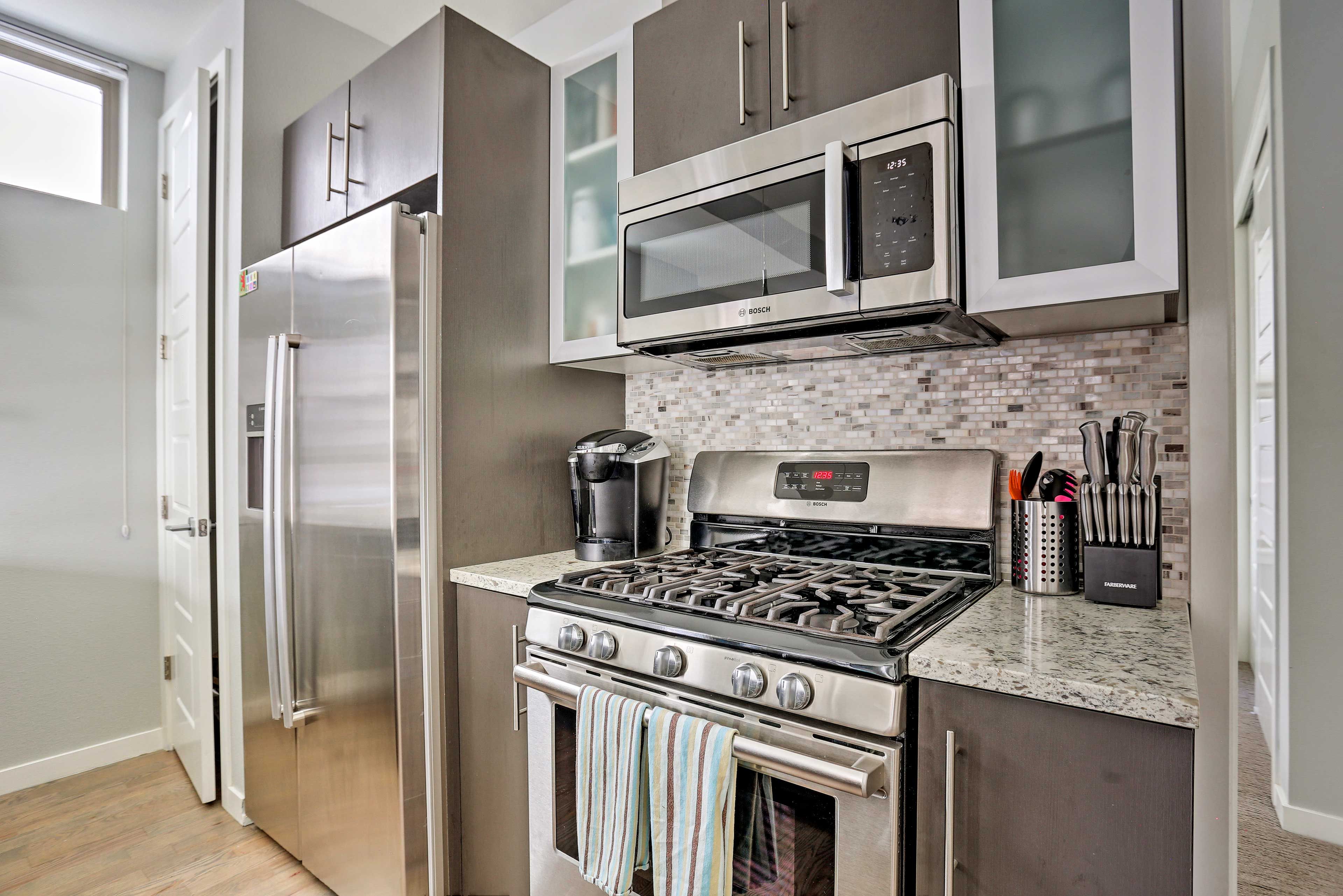 If you're not much of a home chef, dine out downtown only 1.5 miles away!