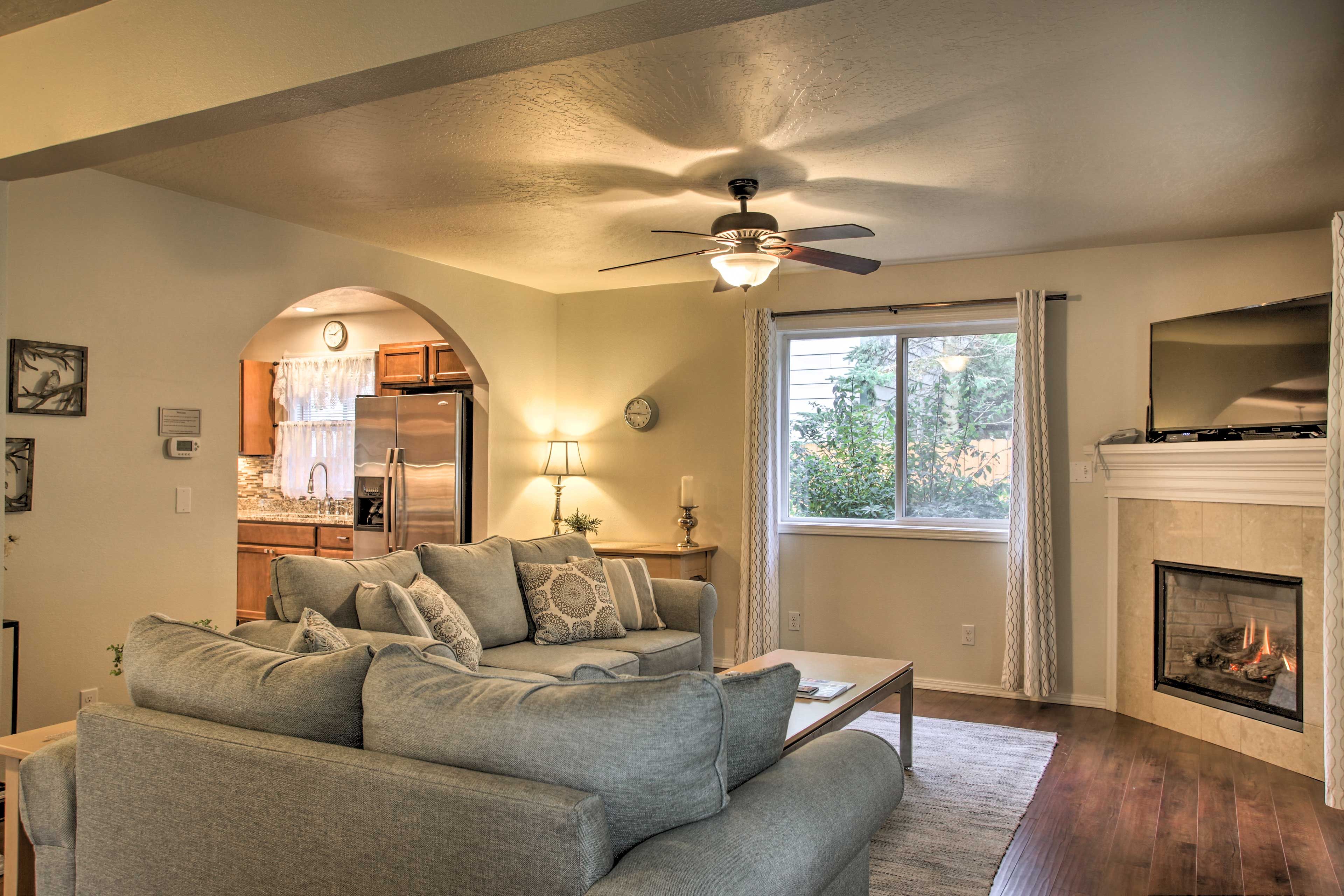 Living Area | Gas Fireplace