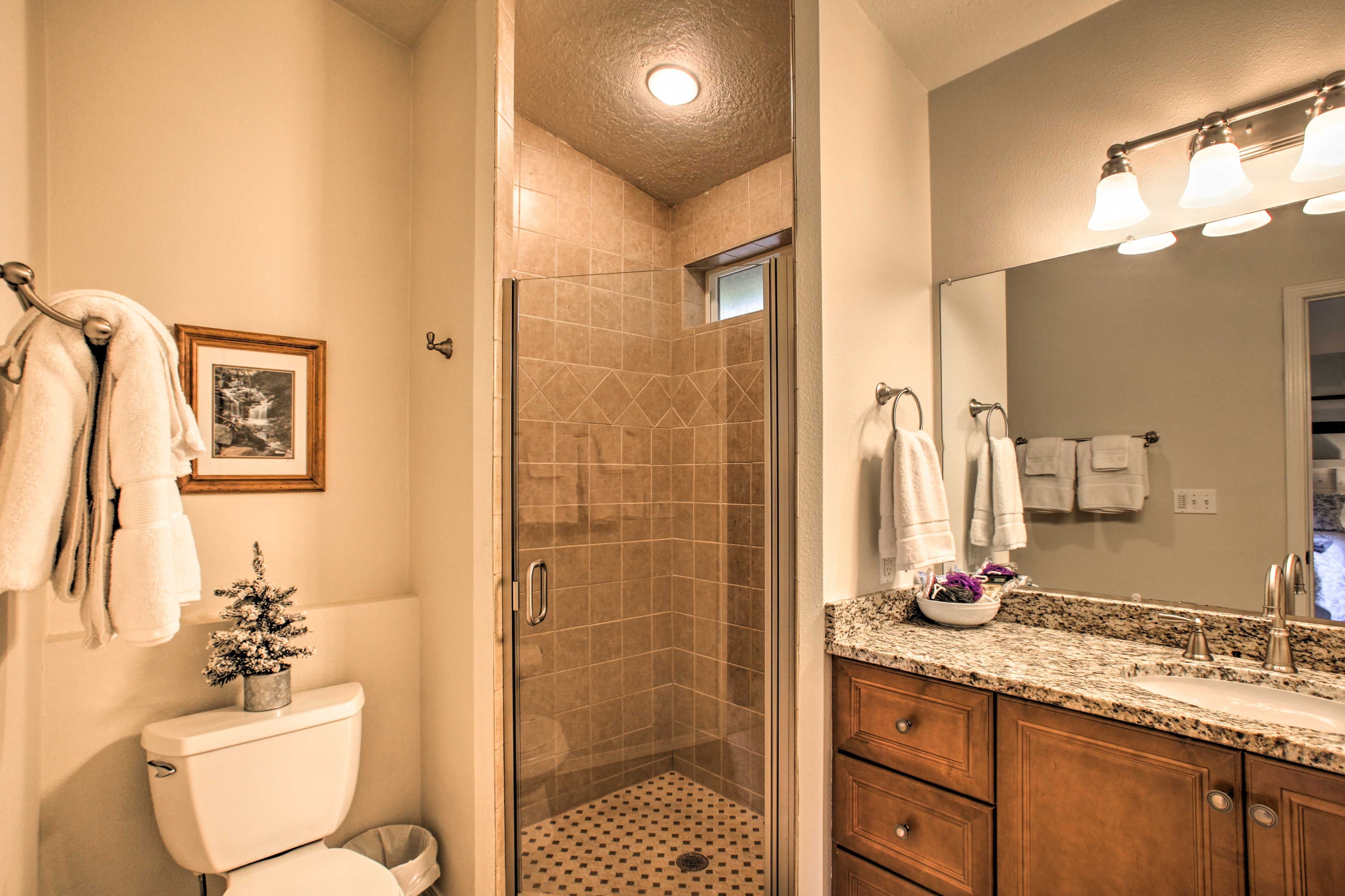 Full Bathroom | Towels & Linens Required
