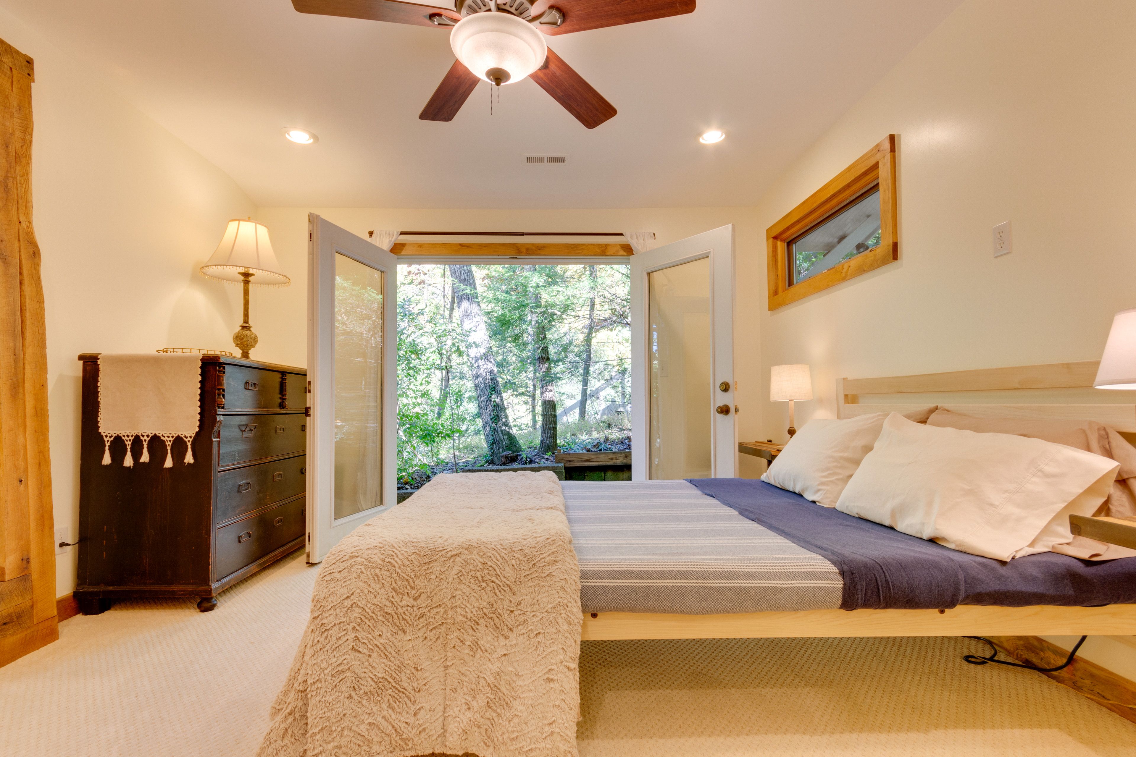 Bedroom 1 | Queen Bed | Linens Provided