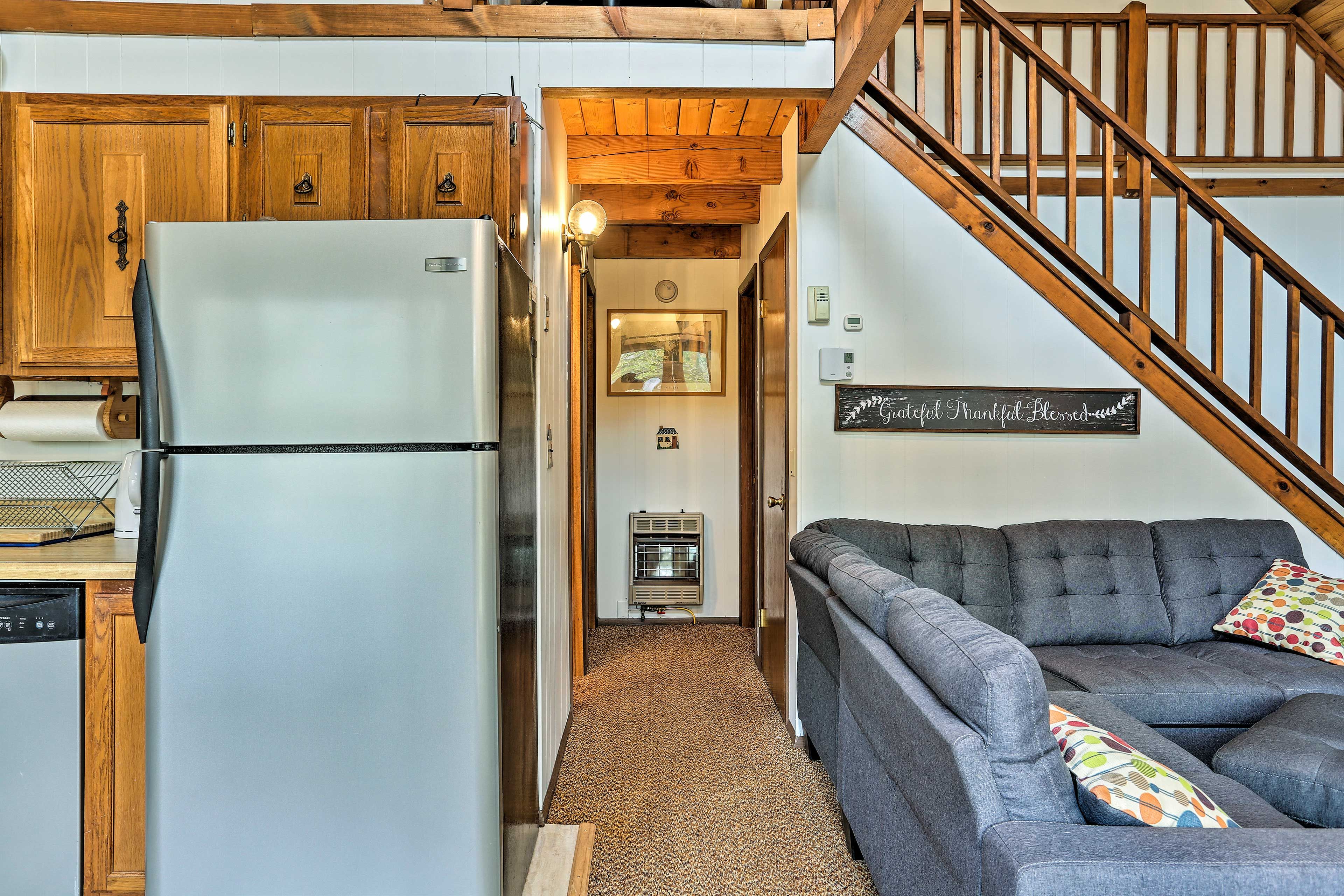 There's no need to eat out when you have this kitchen!