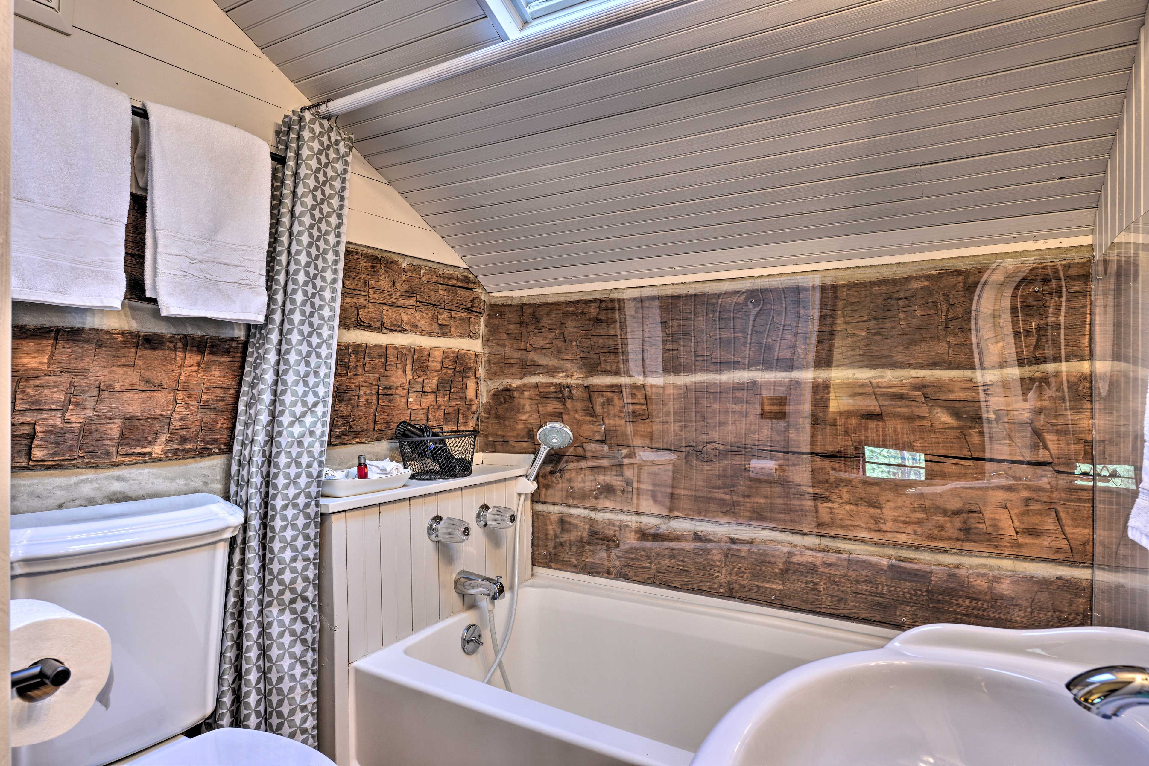 En-Suite Bathroom | Towels Provided