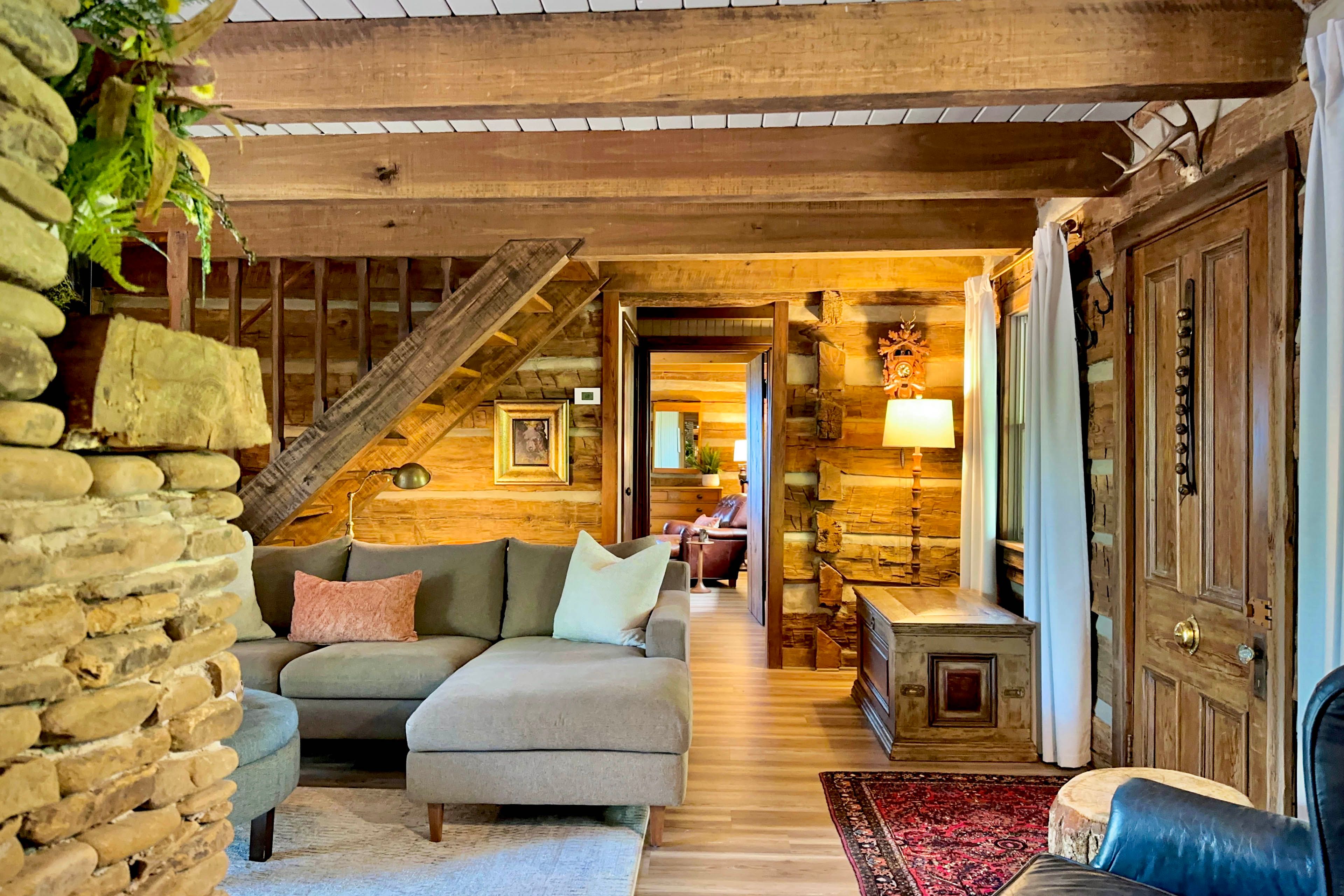 Living Room | Free WiFi | A/C | Central Heating | Satellite TV