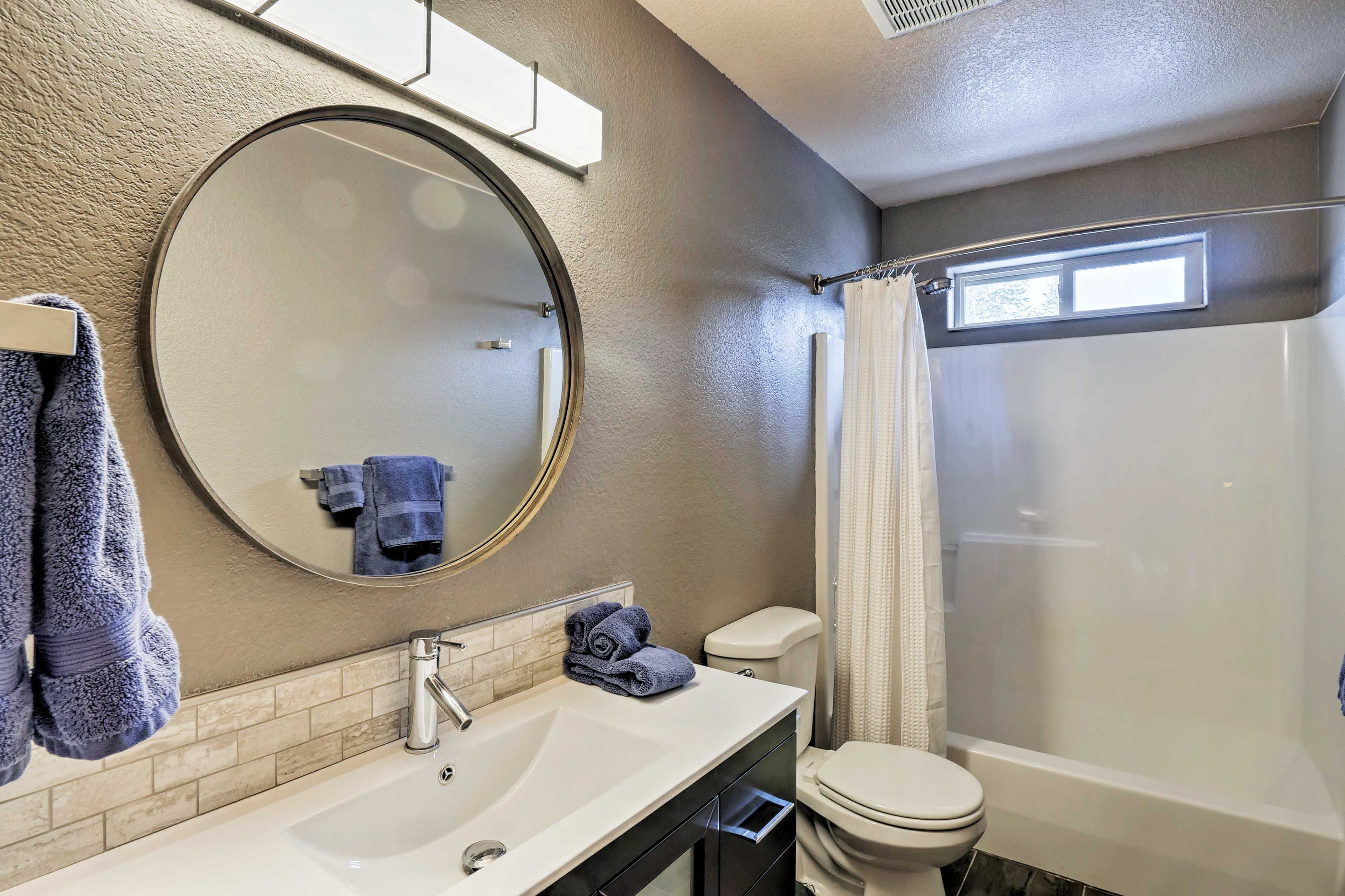 Full Bathroom | Complimentary Toiletries