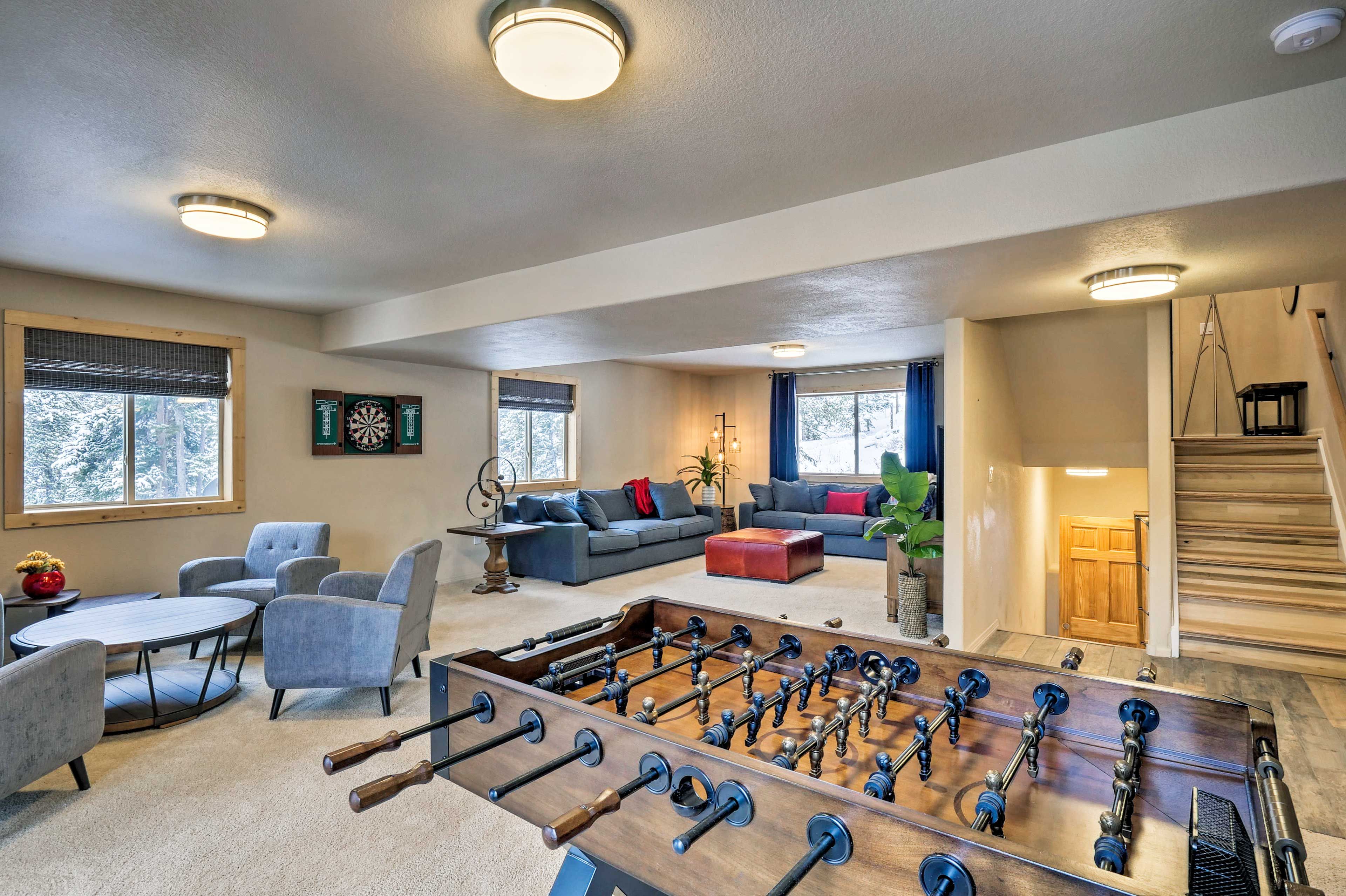 Living Area | Foosball Table | Free WiFi | Smart TV