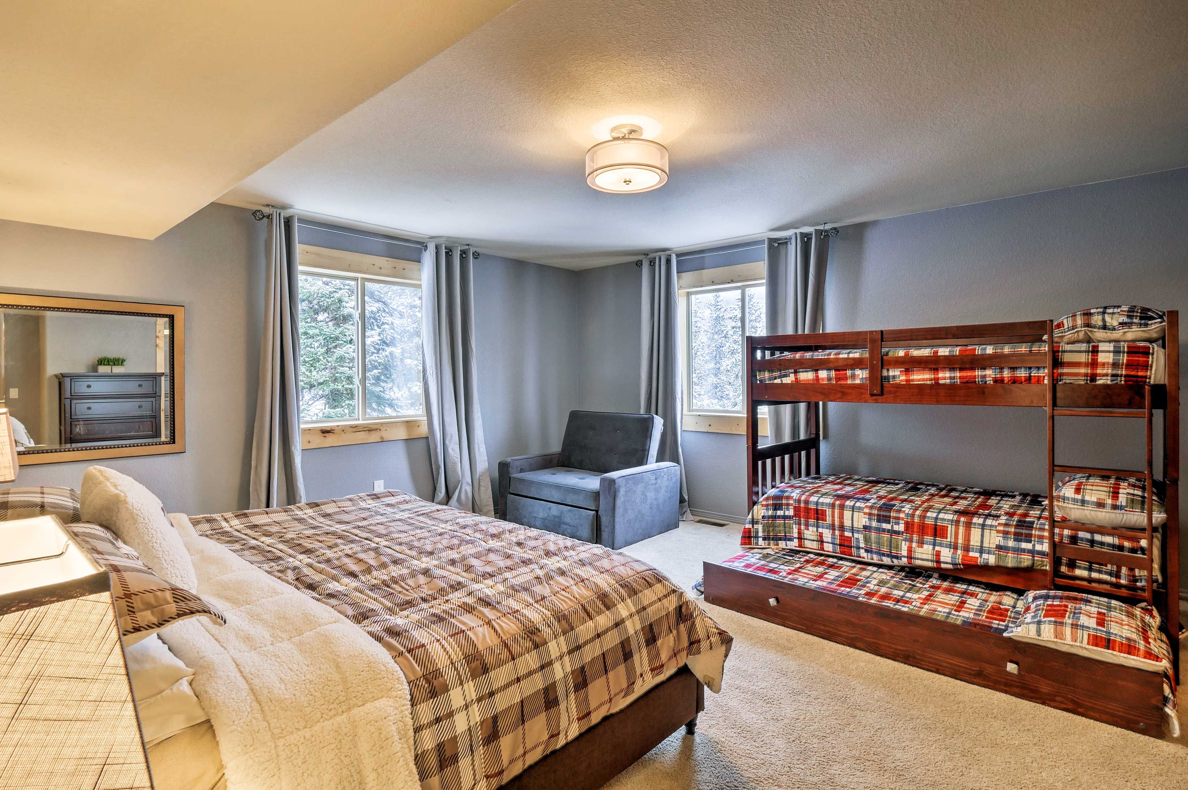 Bedroom 1 | King Bed | Twin/Full Bunk Bed w/ Twin Trundle