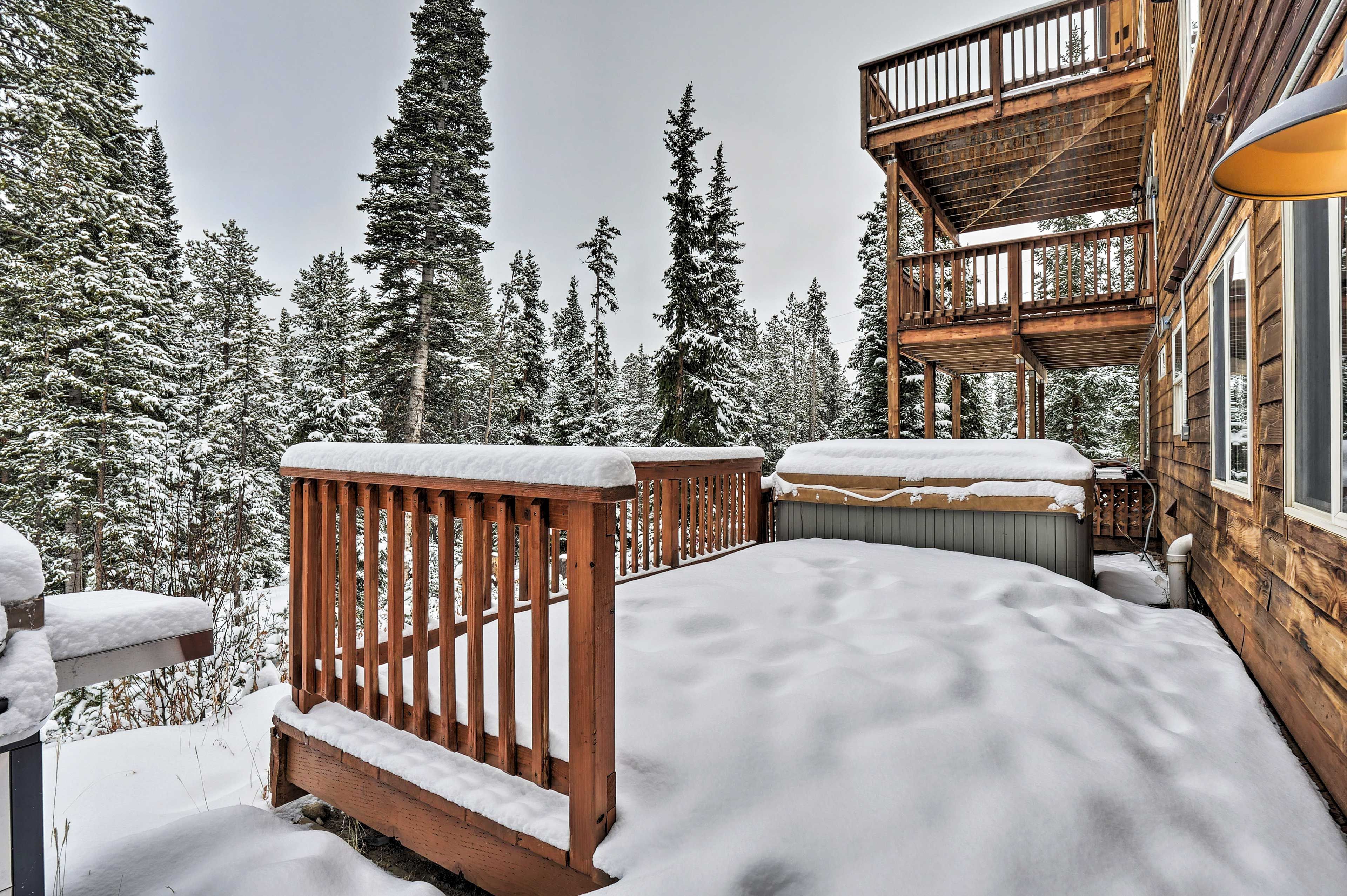 Deck | Hot Tub