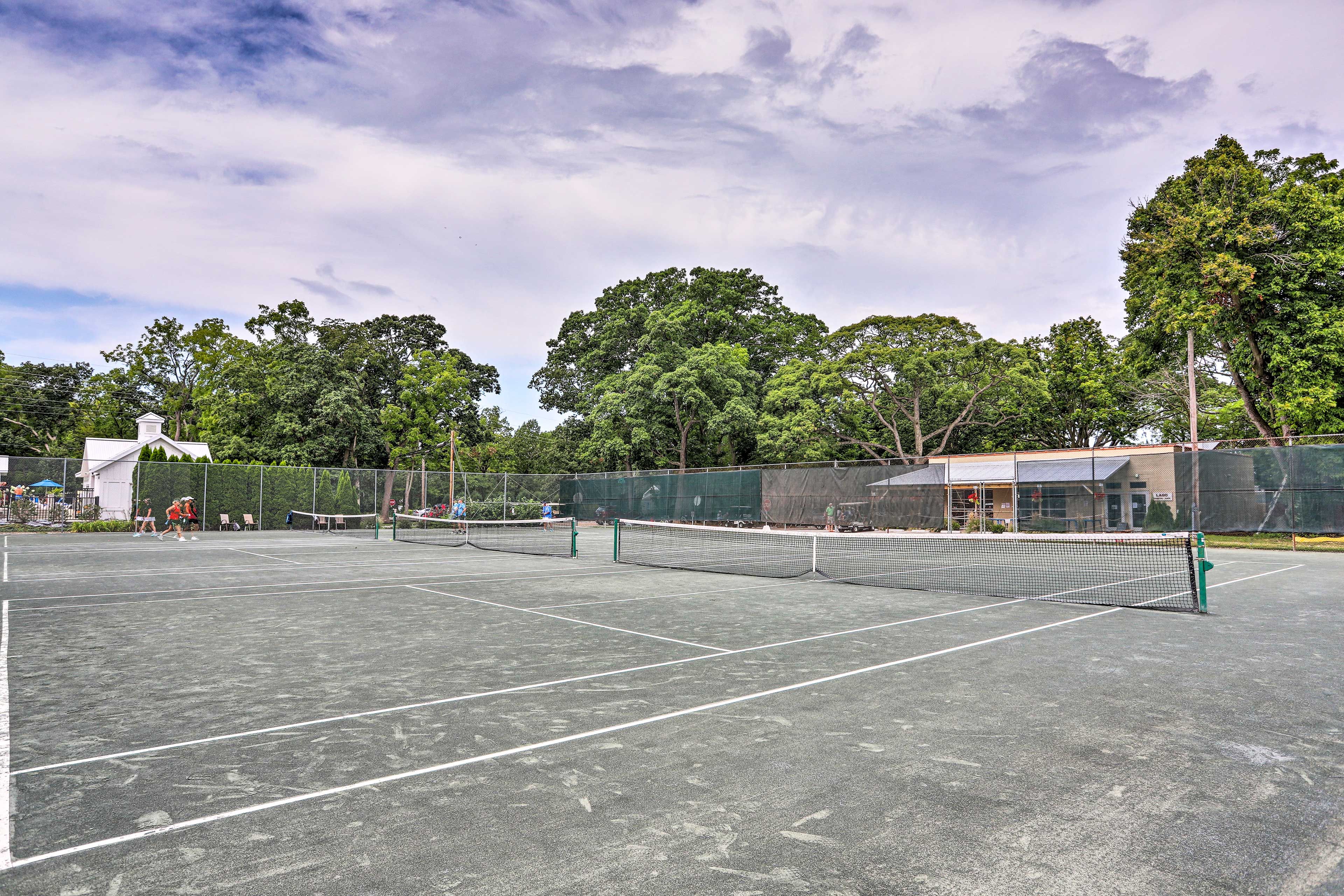Community Amenities | Tennis Courts