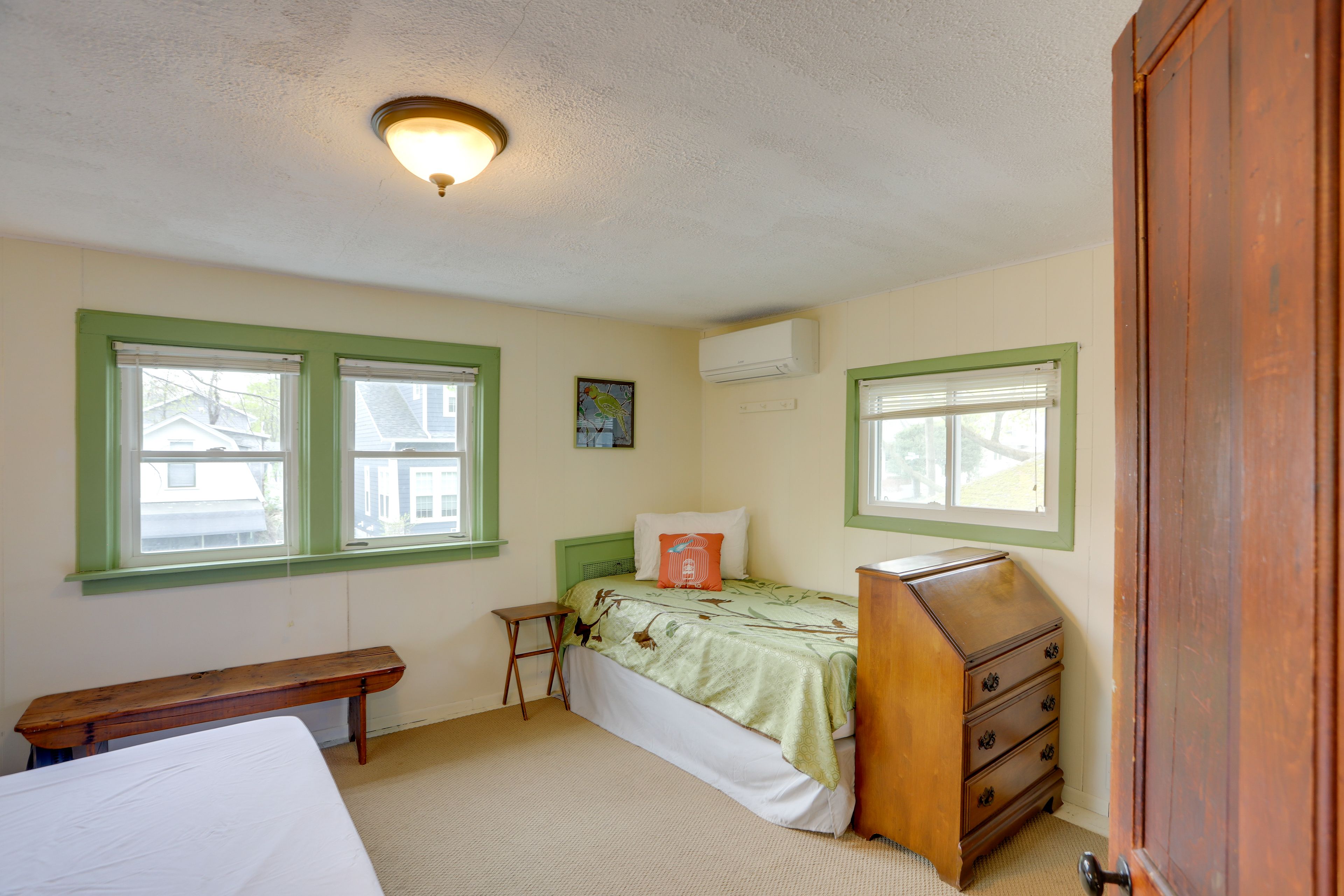 Bedroom 2 | Memory Foam Queen Bed | Twin Bed