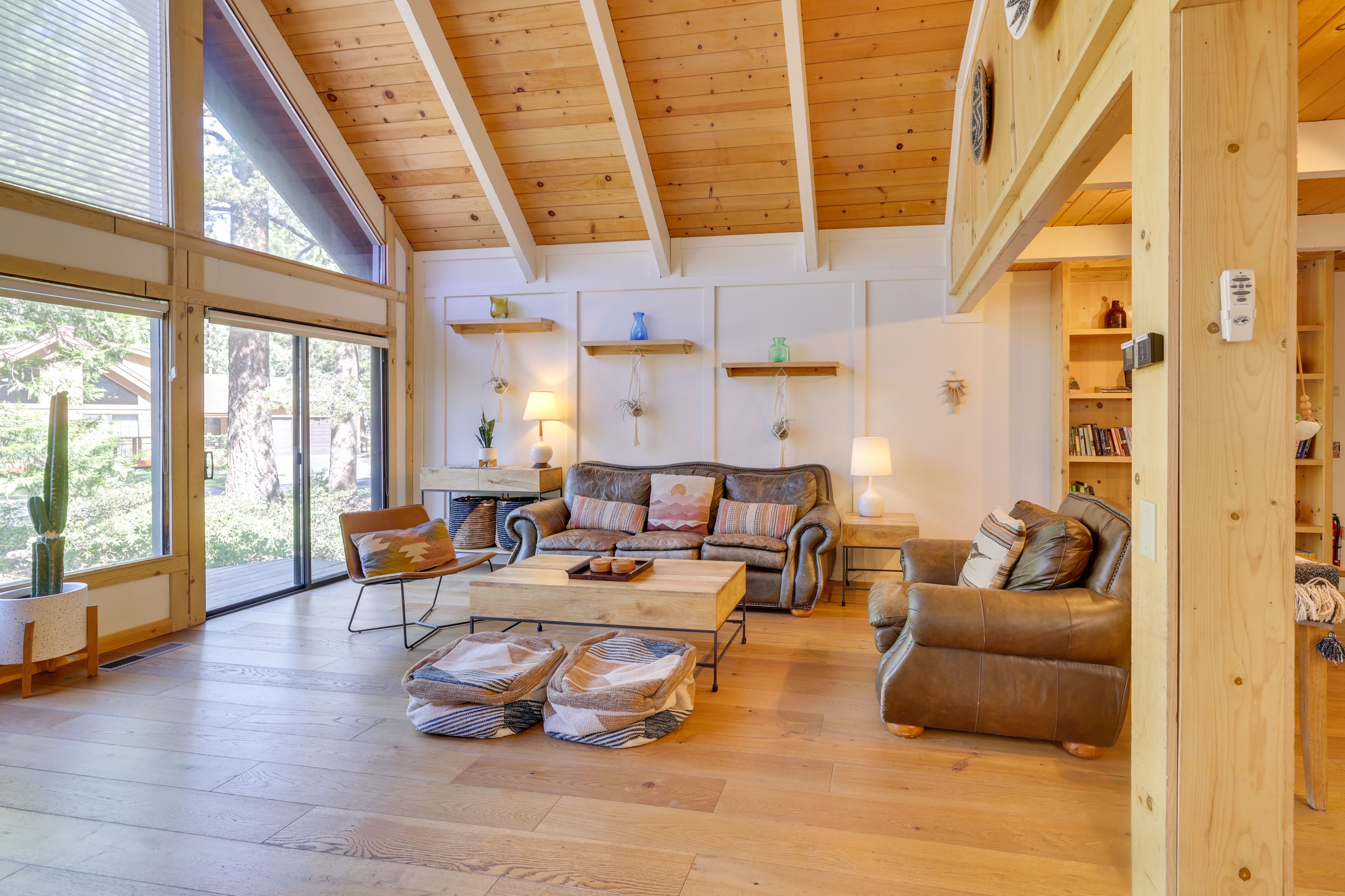 Living Room | Board Games | Free WiFi | Smart TV