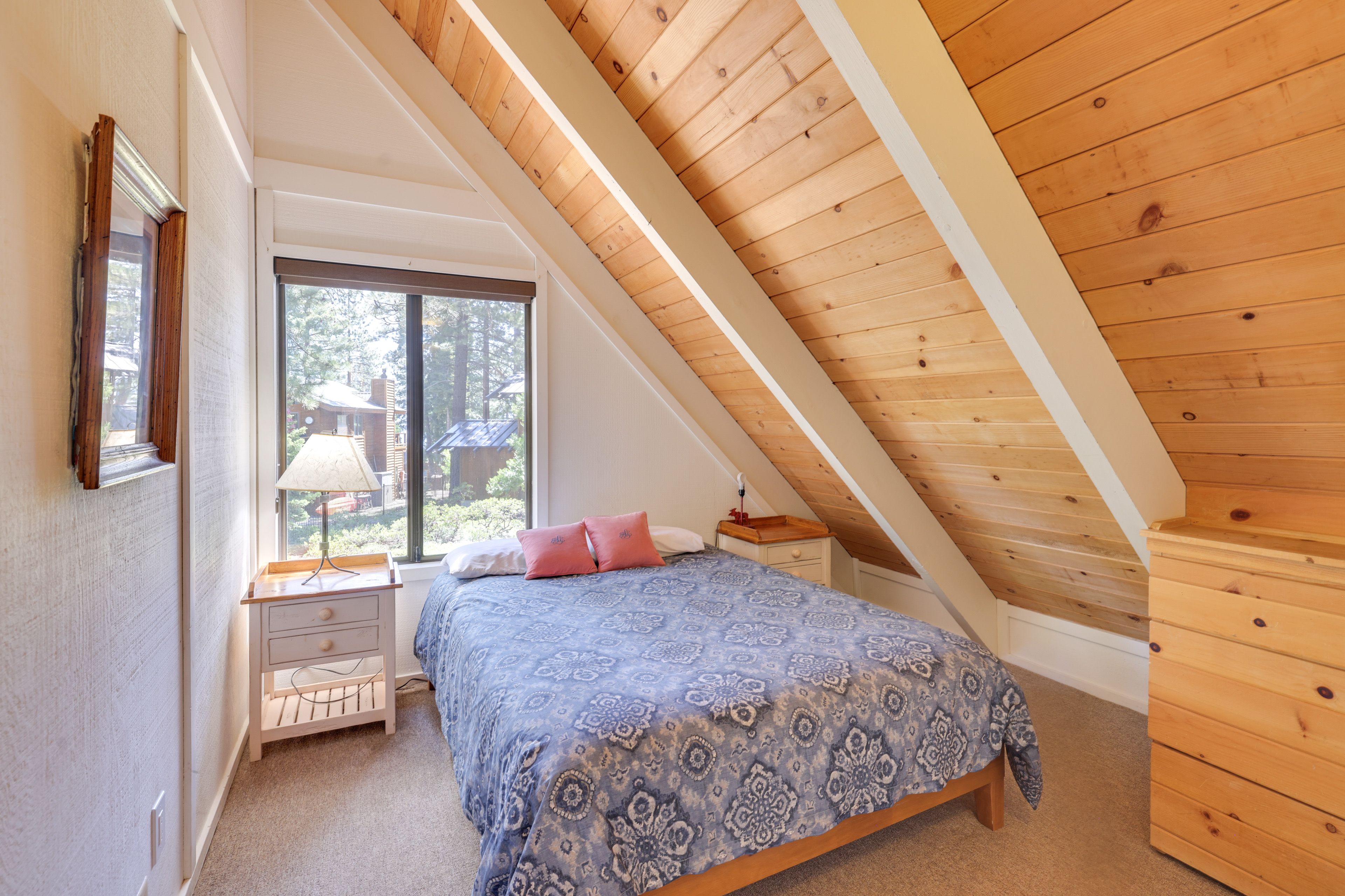 Bedroom 3 | Queen Bed