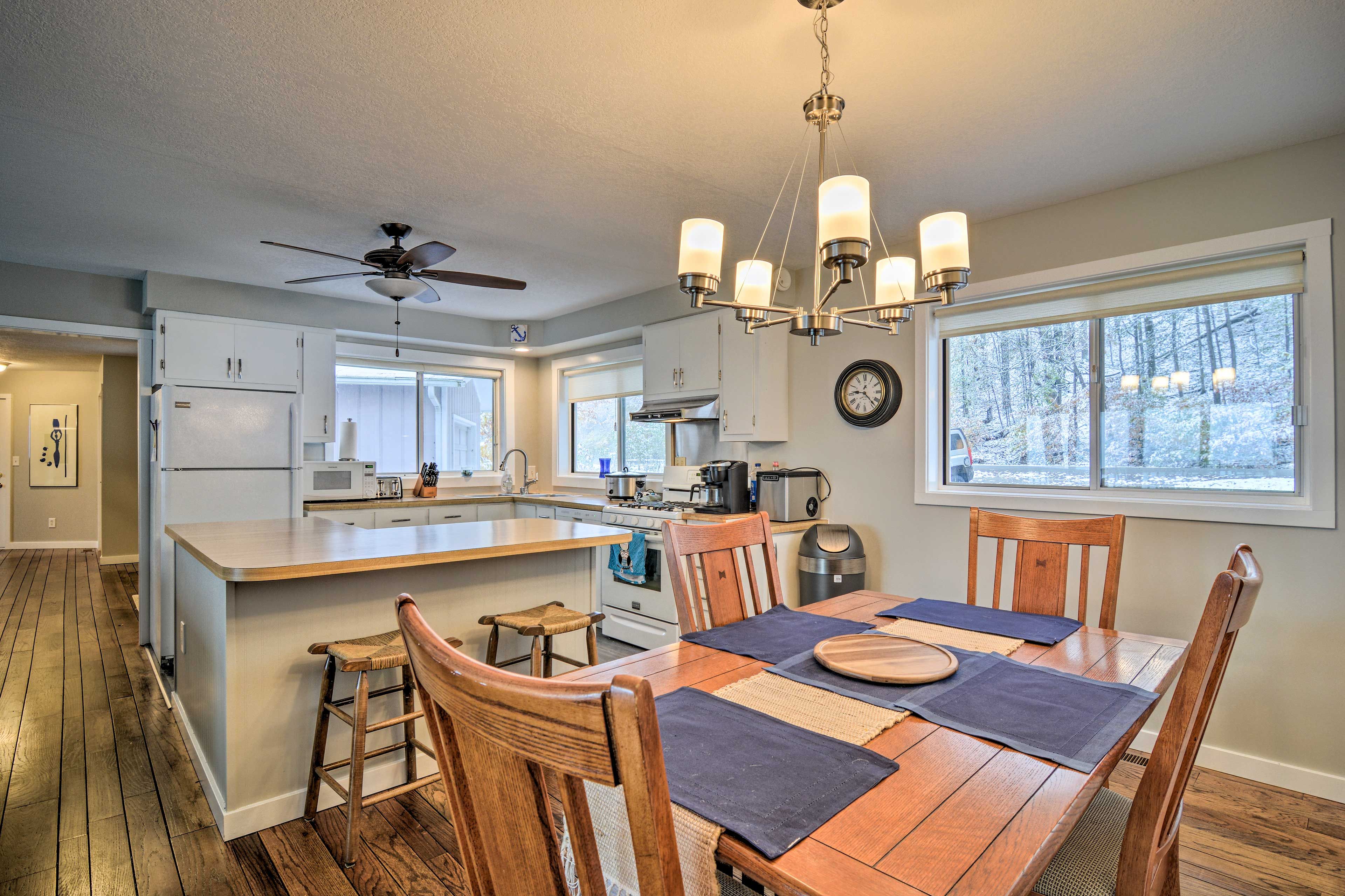 Dining Area | Dishes & Flatware Provided | Open Floor Plan