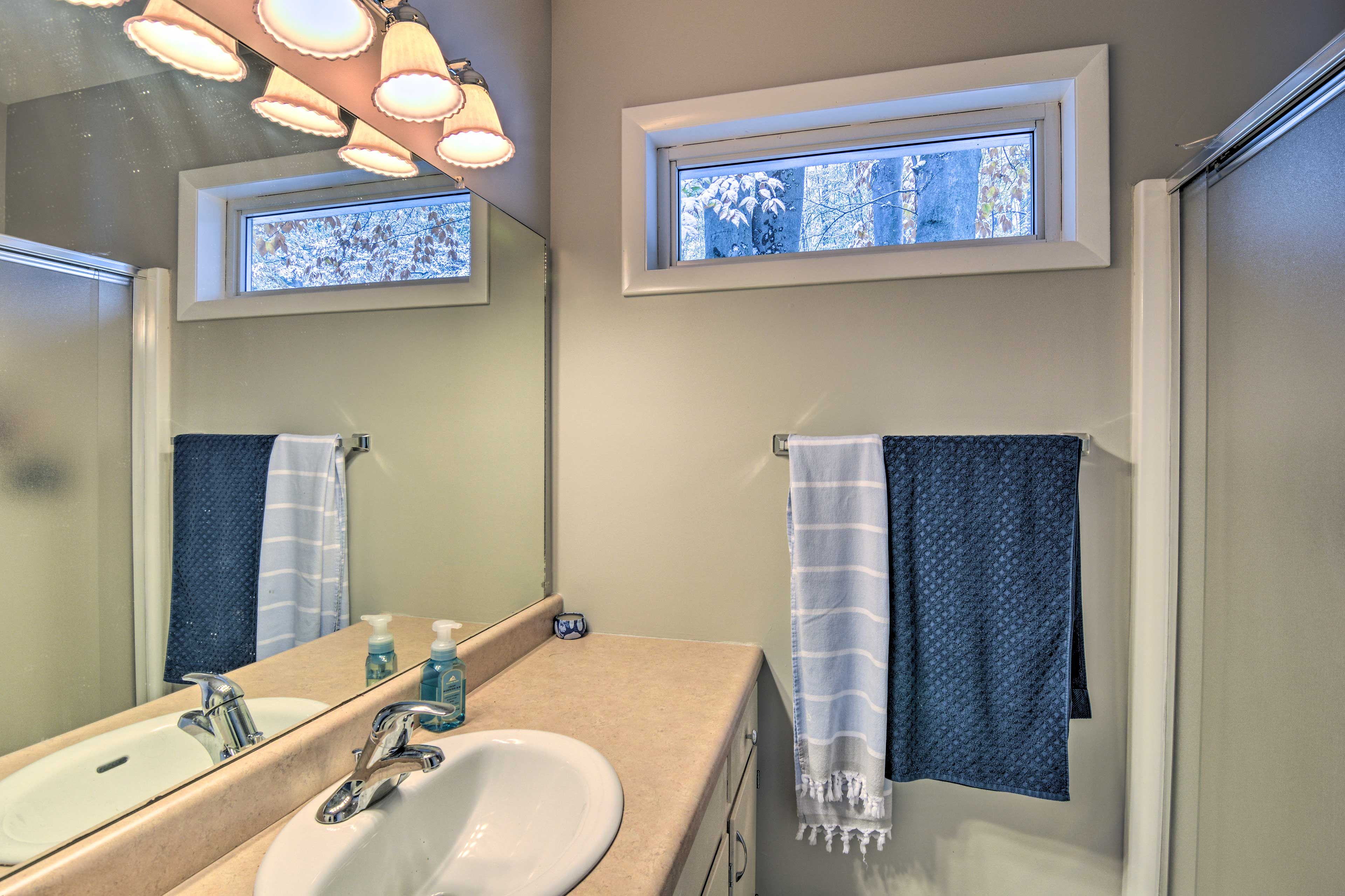 En-Suite Bathroom | Towels & Linens Provided