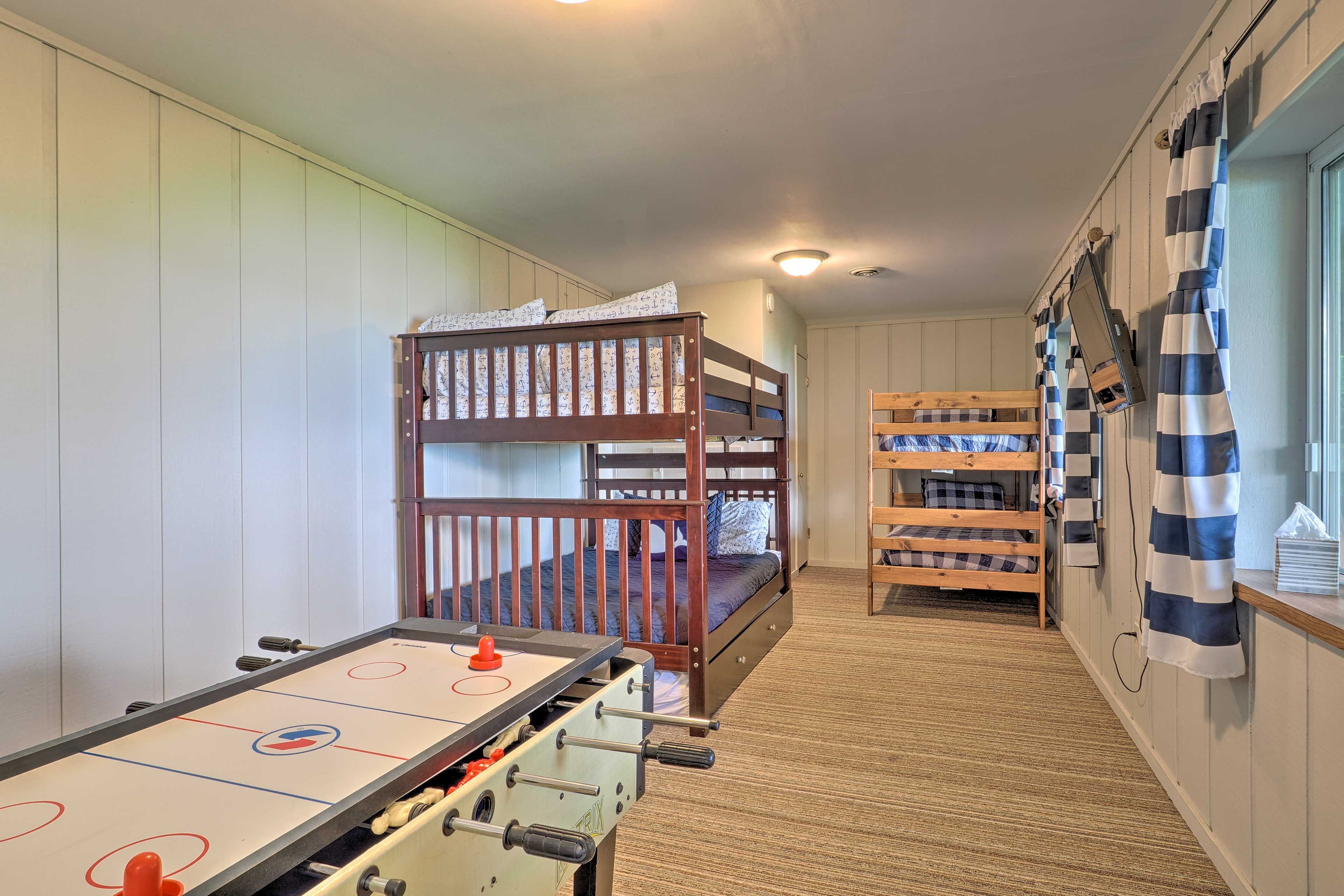 Bedroom 4 | Full Bunk Bed | Twin Bunk Bed | Air Hockey/ Foosball Table