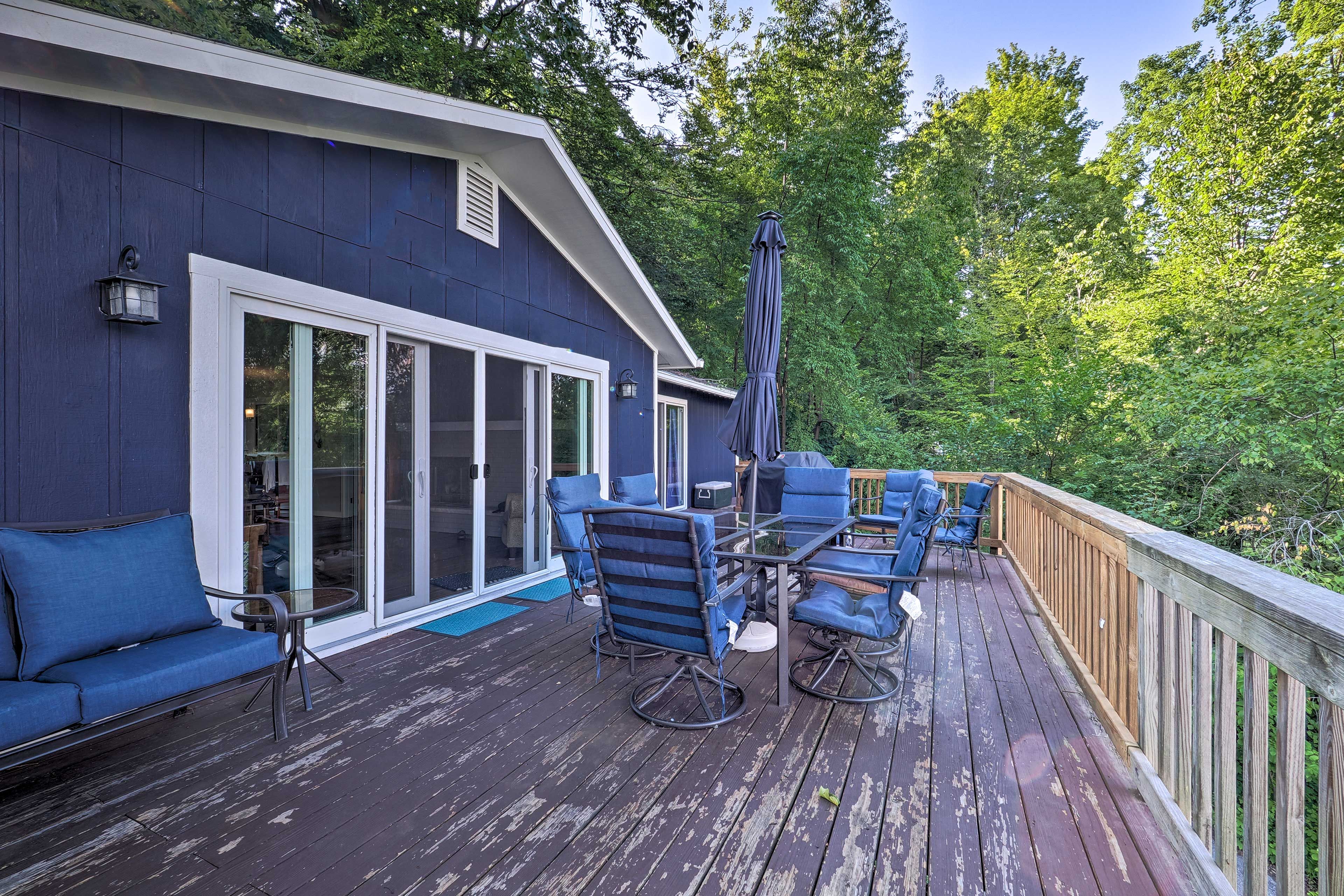 Deck | Dining Table | Gas Grill
