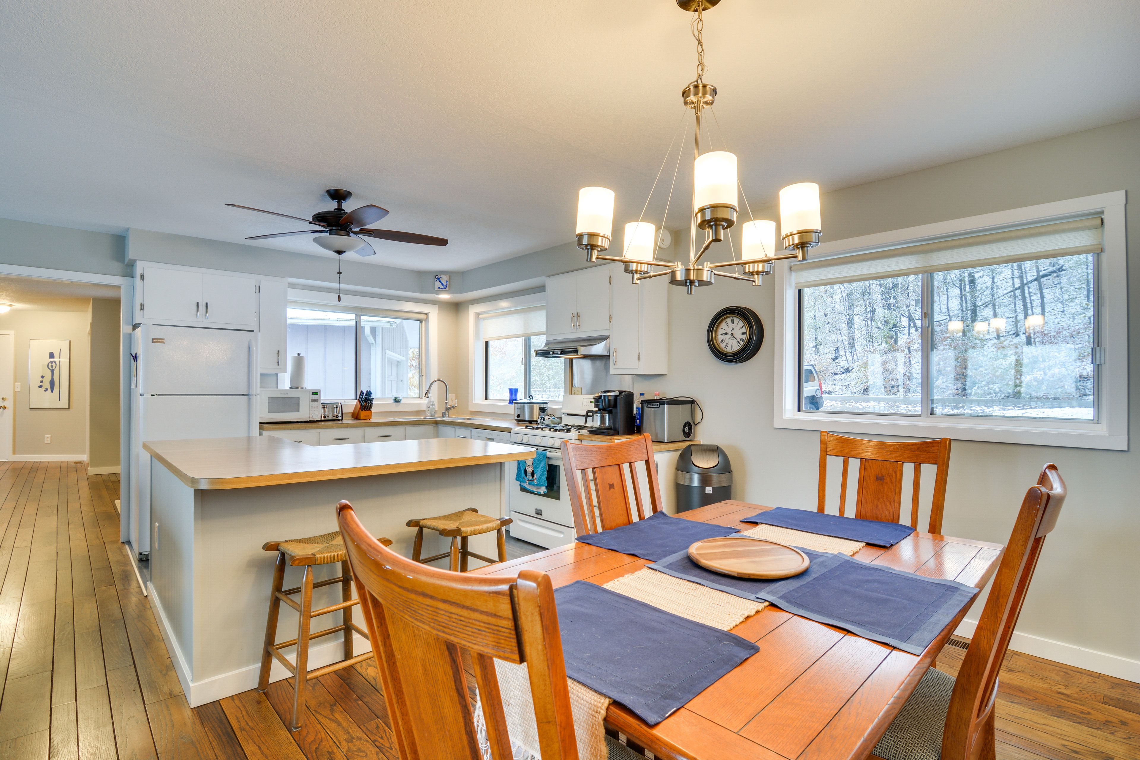 Dining Area | Dishes & Flatware Provided | Open Floor Plan