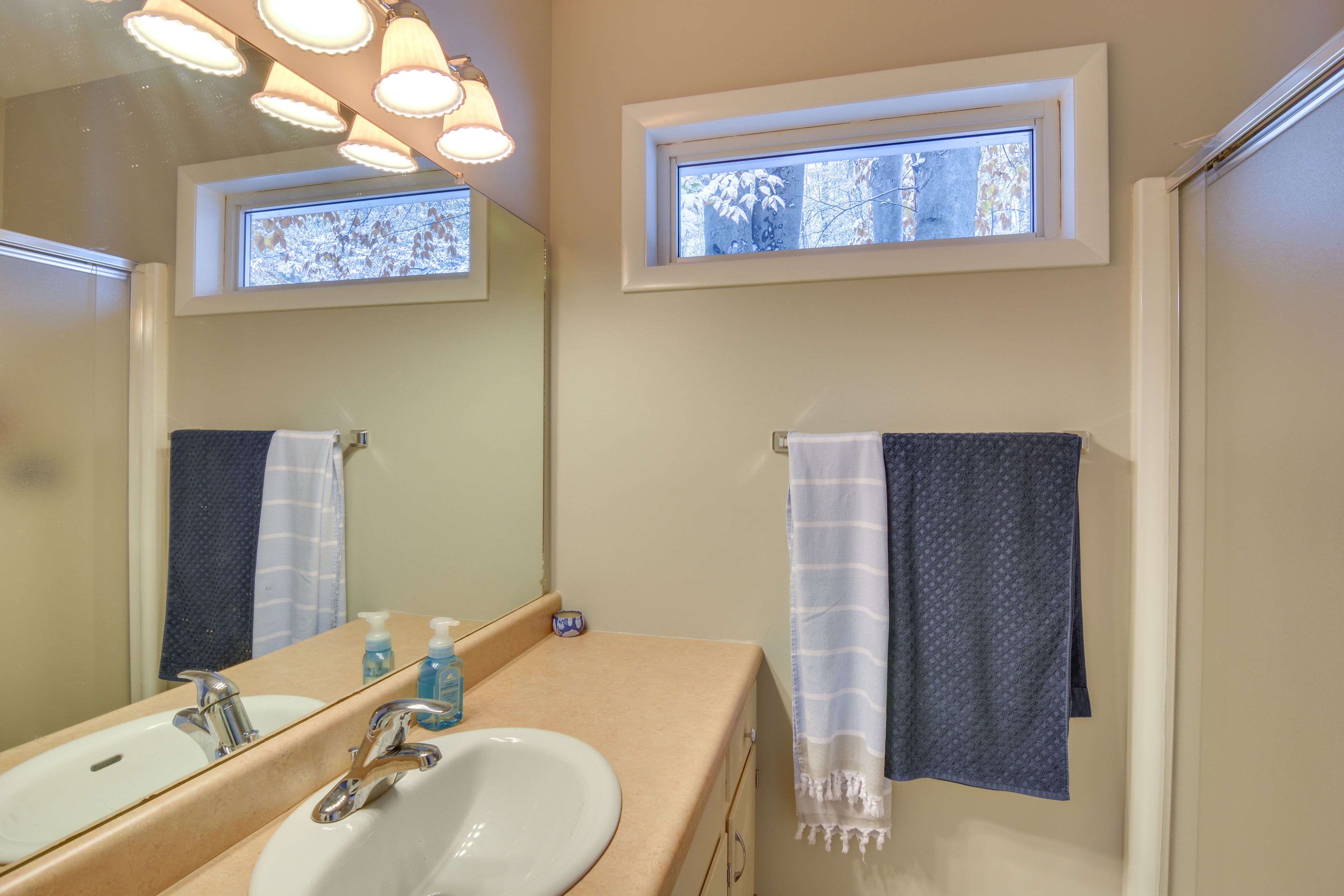 En-Suite Bathroom | Towels & Linens Provided