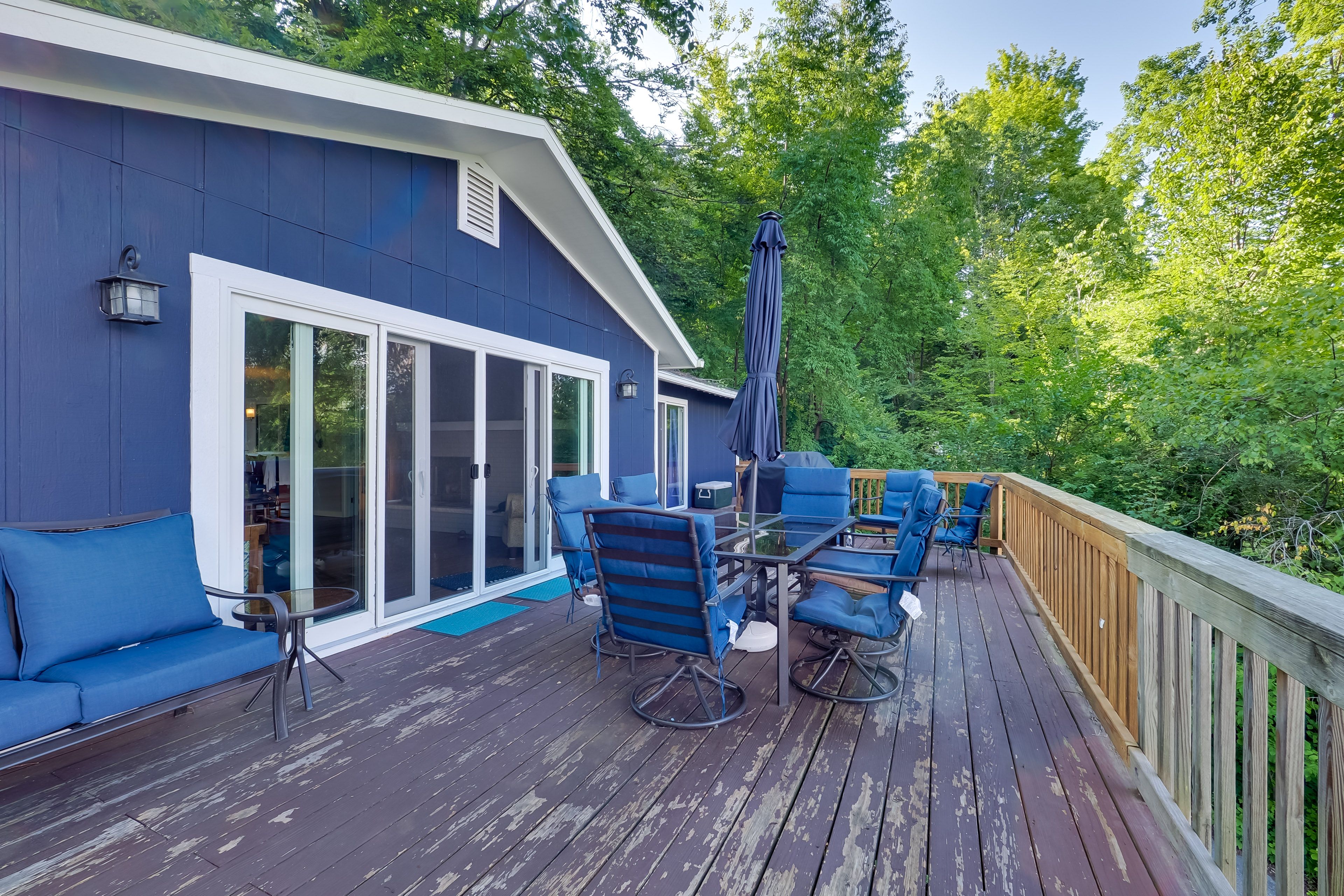 Deck | Dining Table | Gas Grill