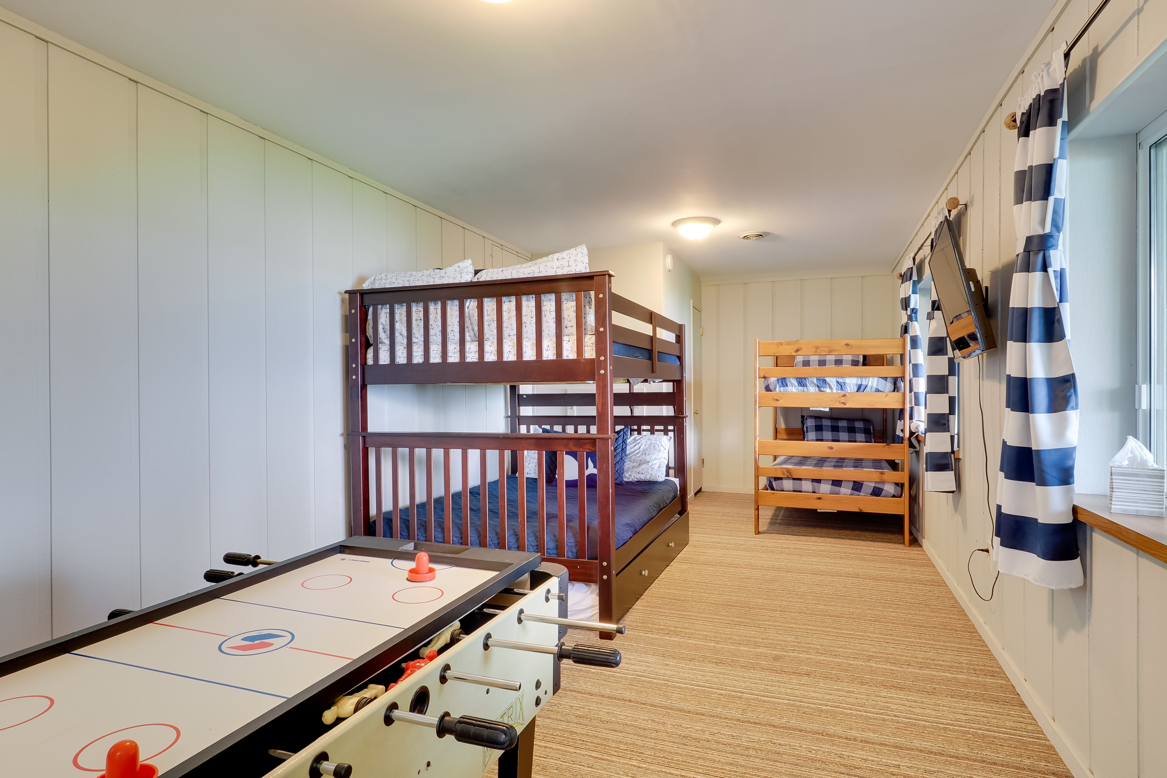 Bedroom 4 | Full Bunk Bed w/ Trundle | Twin Bunk Bed | Air Hockey/Foosball Table