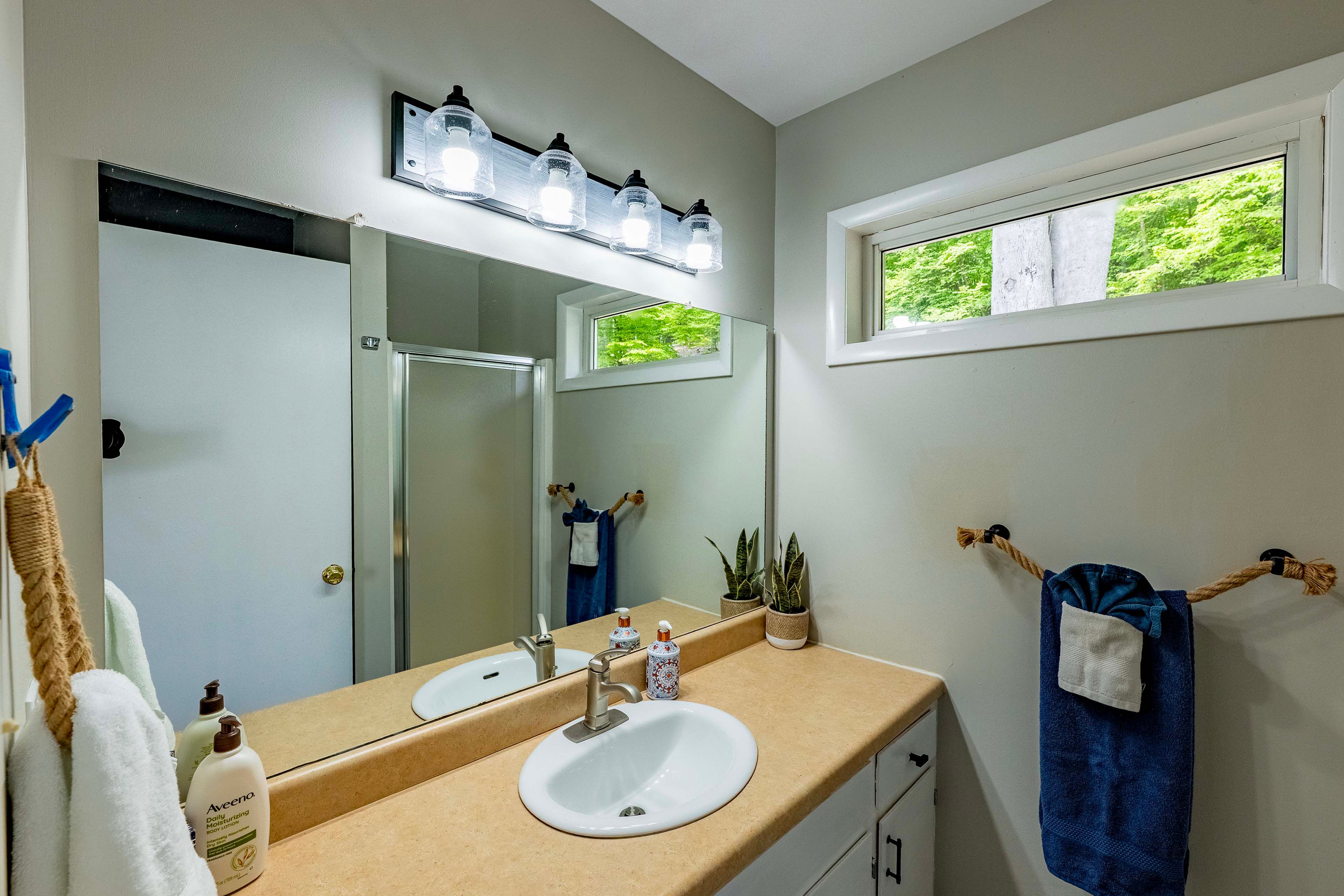 En-Suite Bathroom | Towels & Linens Provided