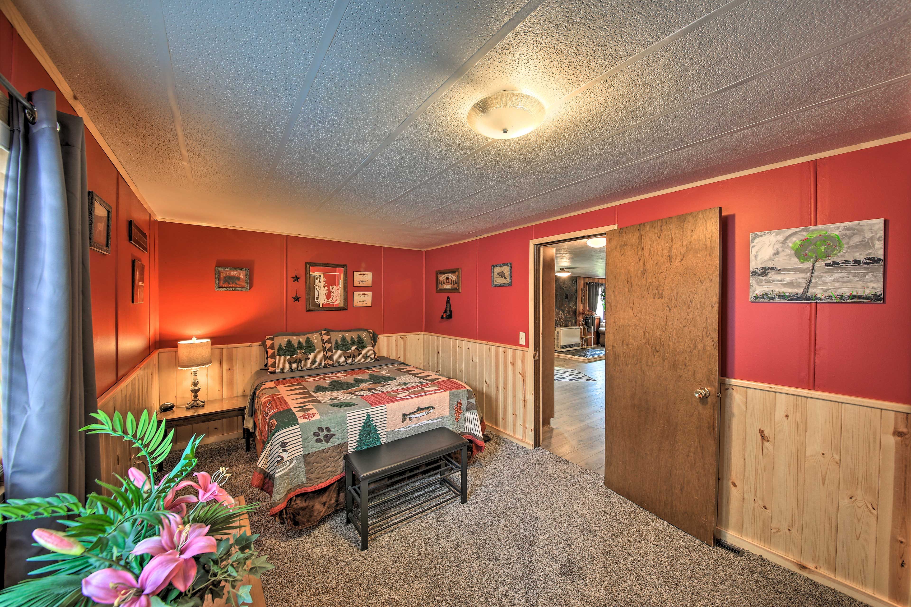 Bedroom 2 | Queen Bed