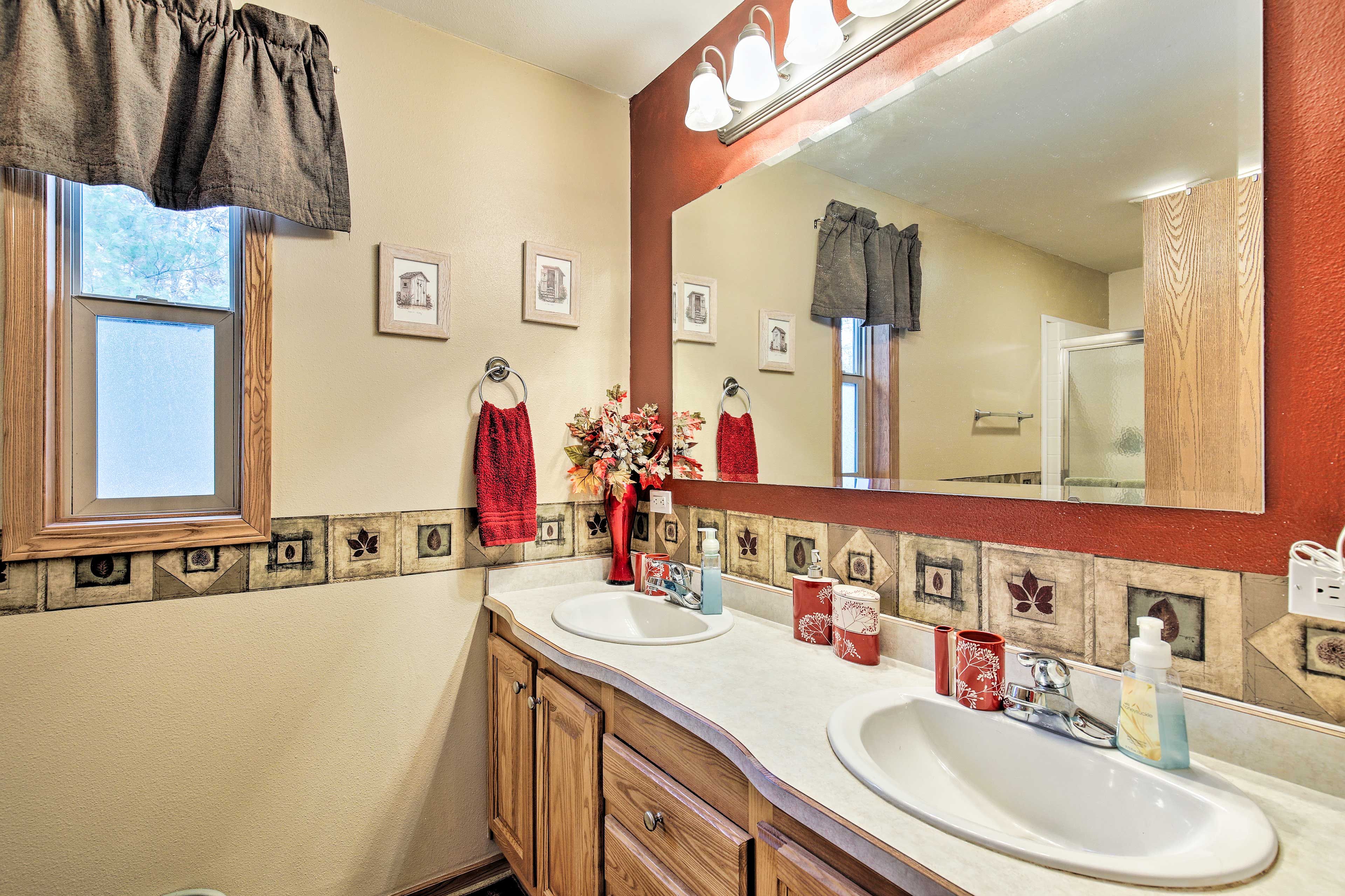Full Bathroom | Towels & Linens Provided