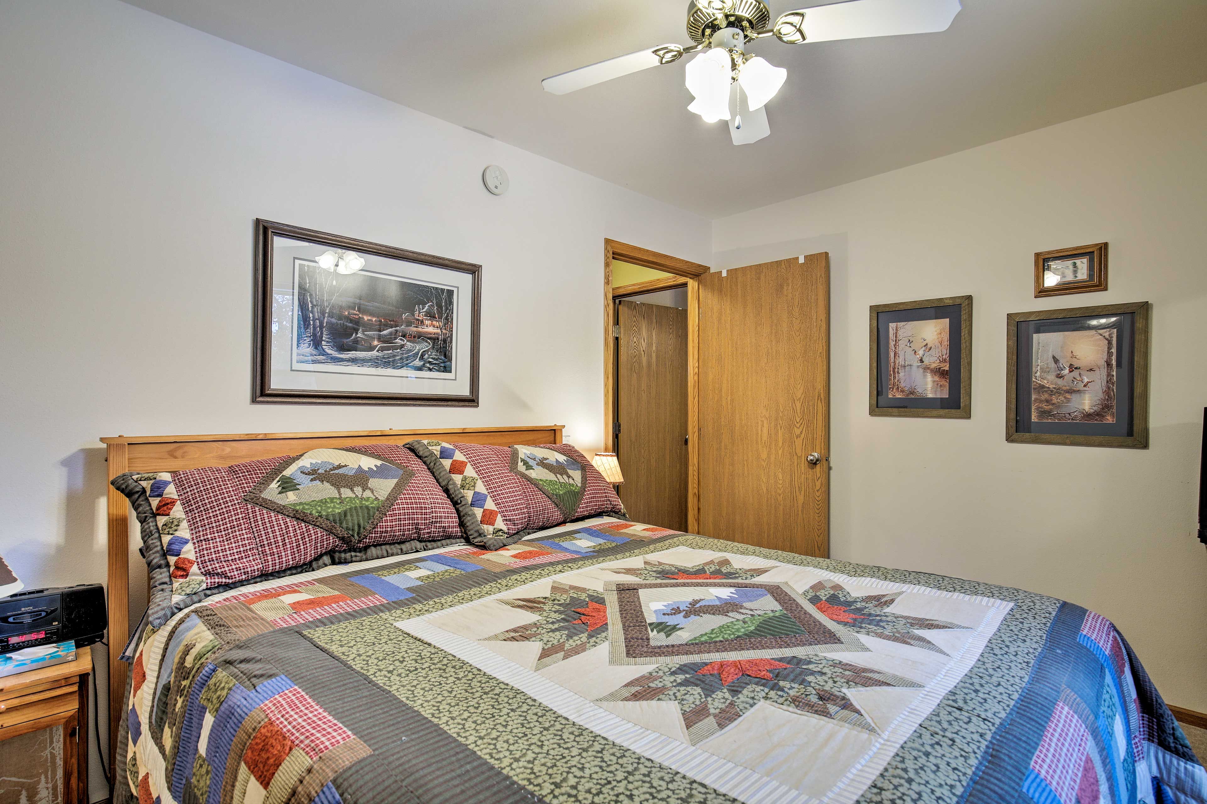 Bedroom 2 | Queen Bed