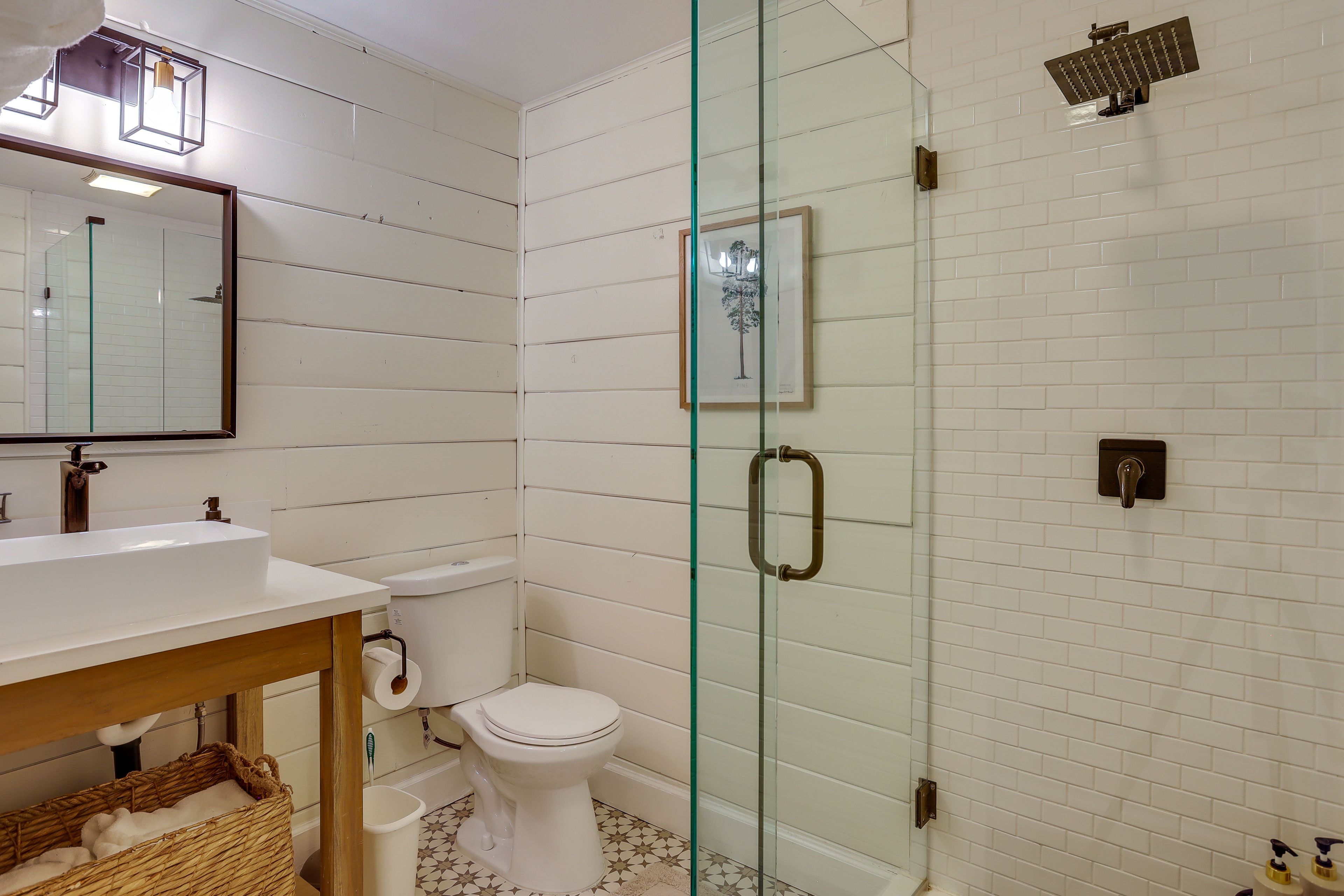 Full Bathroom | Complimentary Toiletries