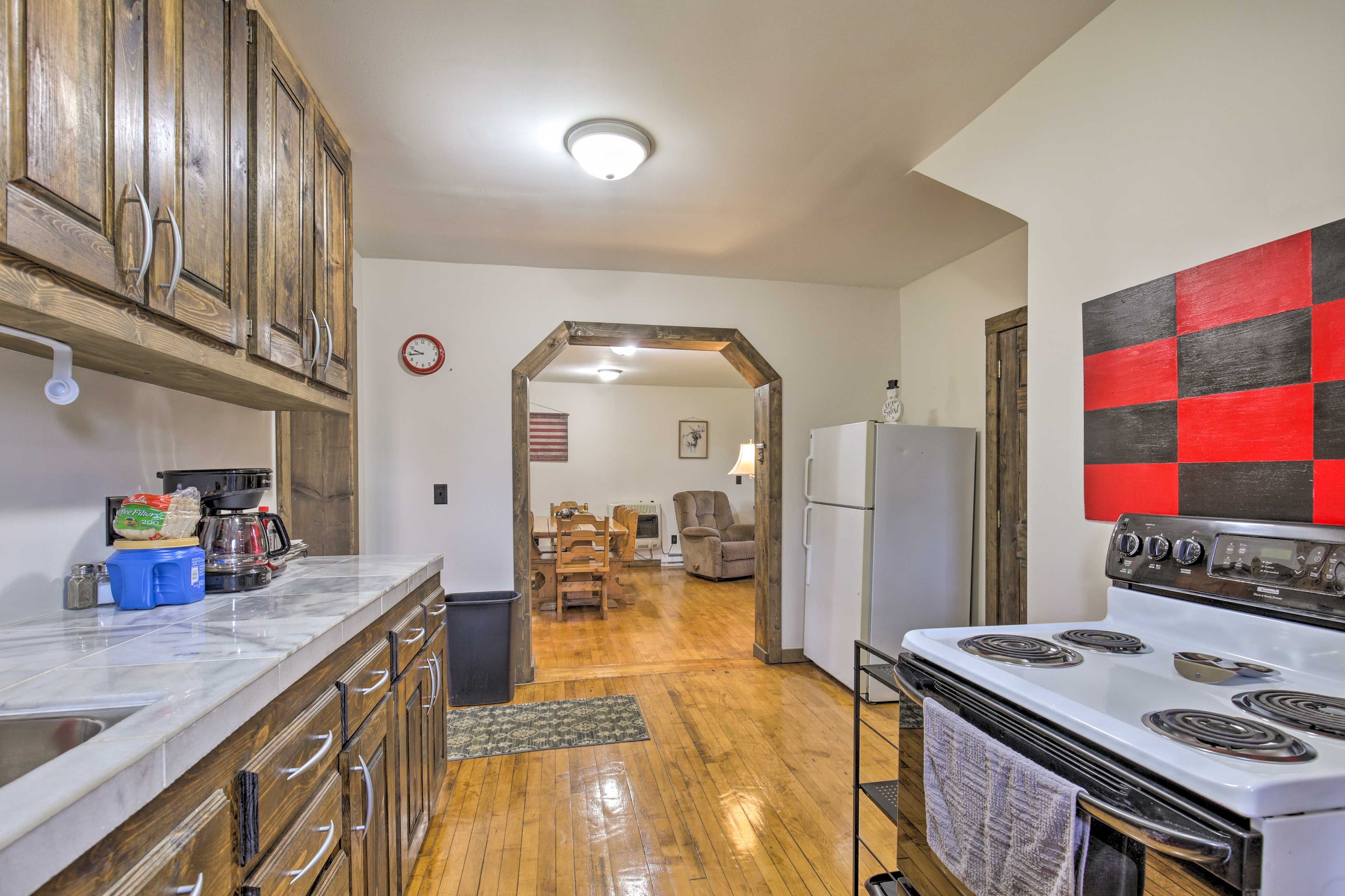 Well-Equipped Kitchen | Microwave | Toaster